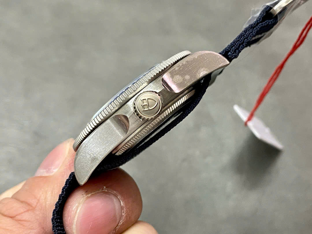 Đồng Hồ Tudor Pelagos FXD Replica Cao Cấp Mặt Xanh Nhà Máy M+ 42mm (6) Đồng Hồ Tudor Pelagos FXD Replica Cao Cấp Mặt Xanh Nhà Máy M+ 42mm (6)