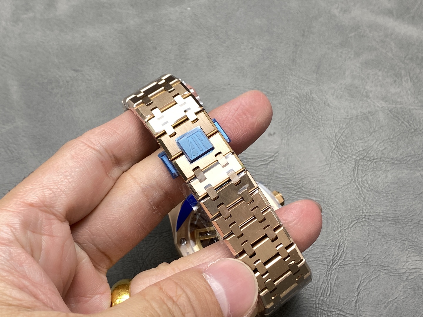 Đồng Hồ Audemars Piguet Royal Oak 15510OR Mặt Xanh Dương Nhà Máy APS 41mm (2) Đồng Hồ Audemars Piguet Royal Oak 15510OR Mặt Xanh Dương Nhà Máy APS 41mm (1)