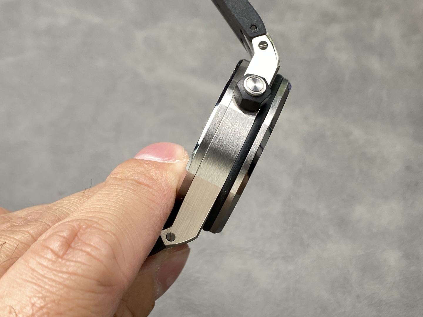 Đồng Hồ Audemars Piguet Royal Oak 15710ST Màu Đen Chế Tác 41mm (5) Đồng Hồ Audemars Piguet Royal Oak 15710ST Màu Đen Chế Tác 41mm (9)