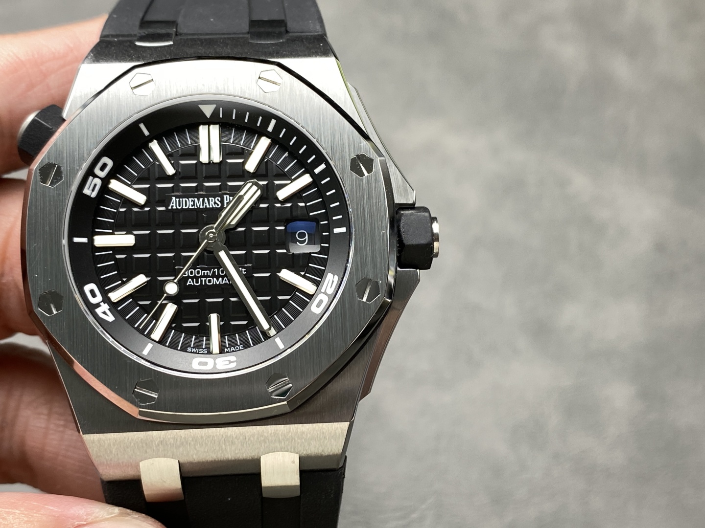 Đồng Hồ Audemars Piguet Royal Oak 15710ST Màu Đen Chế Tác 41mm (9) Đồng Hồ Audemars Piguet Royal Oak 15710ST Màu Đen Chế Tác 41mm (9)