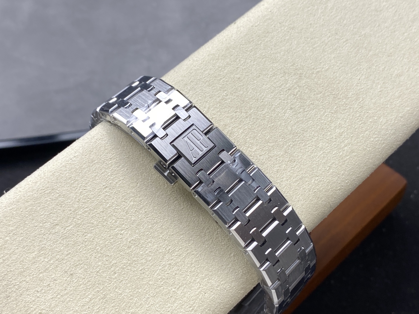 Đồng Hồ Audemars Piguet Royal Oak 226331ST Chế Tác Xưởng APW+ New 2025 41mm (11) Đồng Hồ Audemars Piguet Royal Oak 226331ST Chế Tác Xưởng APW+ New 2025 41mm (3)