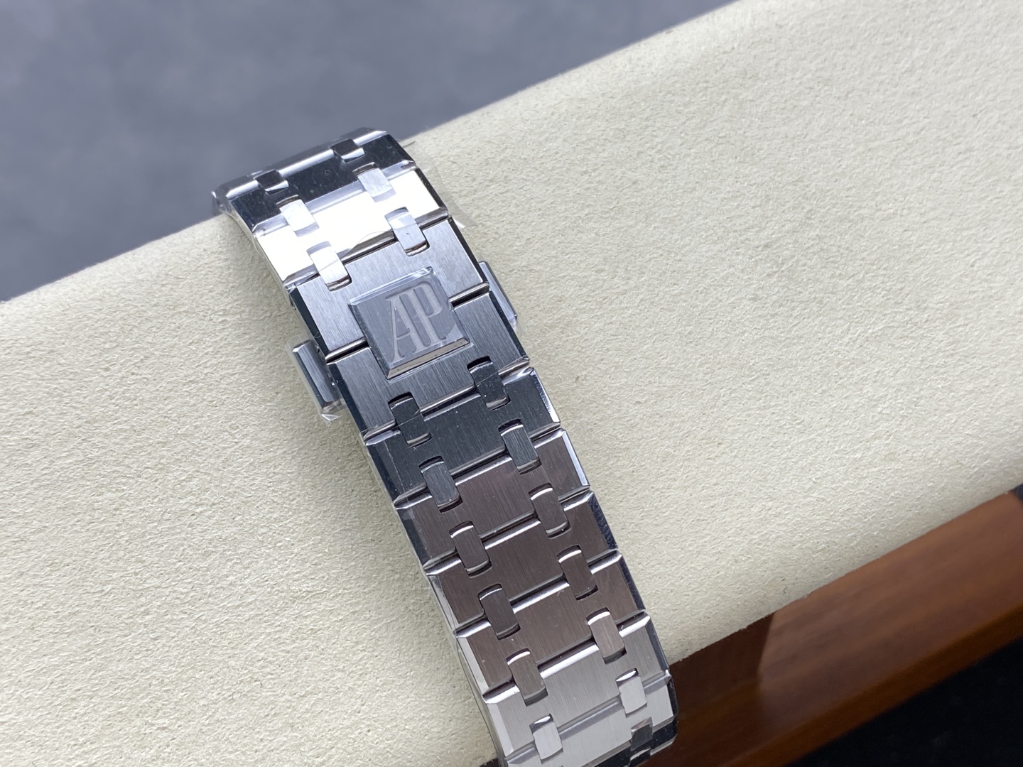 Đồng Hồ Audemars Piguet Royal Oak 26240ST Mặt Xanh Dương Nhà Máy APS 41mm (1) Đồng Hồ Audemars Piguet Royal Oak 26240ST Mặt Xanh Dương Nhà Máy APS 41mm (1)