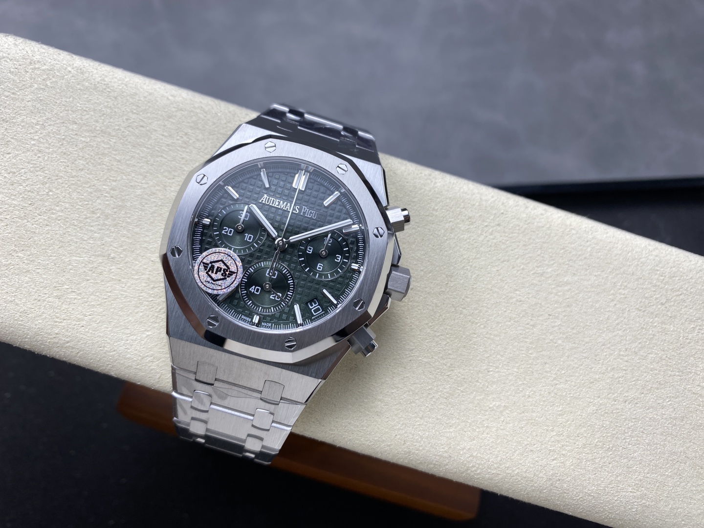 Đồng Hồ Audemars Piguet Royal Oak 26240ST Mặt Xanh Lá Cây Nhà Máy APS 41mm (5) Đồng Hồ Audemars Piguet Royal Oak 26240ST Mặt Xanh Lá Cây Nhà Máy APS 41mm (1)
