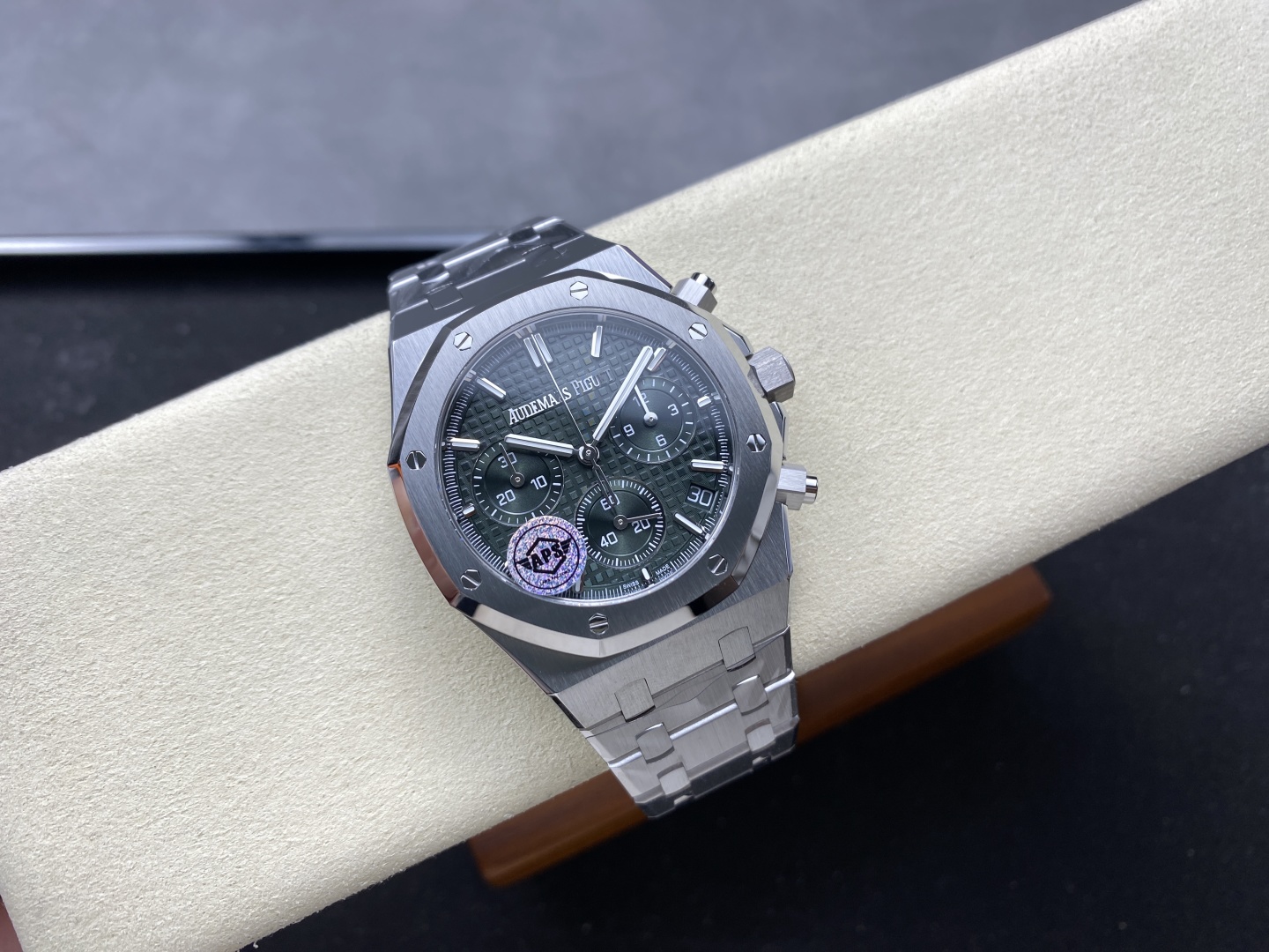 Đồng Hồ Audemars Piguet Royal Oak 26240ST Mặt Xanh Lá Cây Nhà Máy APS 41mm (6) Đồng Hồ Audemars Piguet Royal Oak 26240ST Mặt Xanh Lá Cây Nhà Máy APS 41mm (1)
