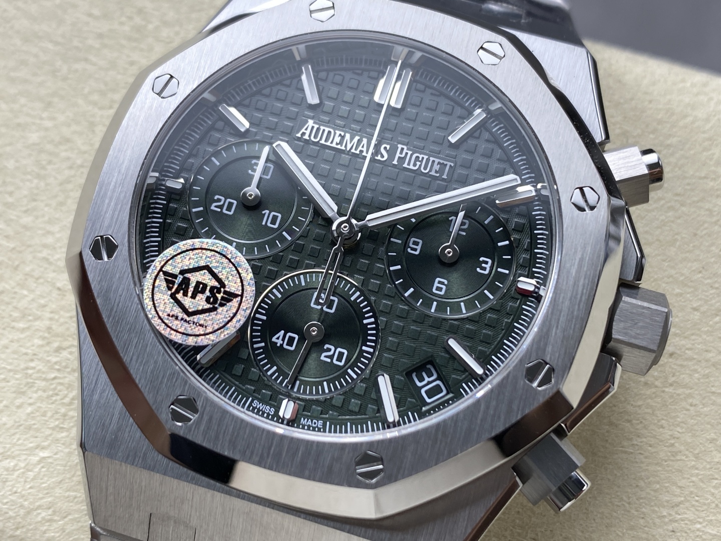 Đồng Hồ Audemars Piguet Royal Oak 26240ST Mặt Xanh Lá Cây Nhà Máy APS 41mm (7) Đồng Hồ Audemars Piguet Royal Oak 26240ST Mặt Xanh Lá Cây Nhà Máy APS 41mm (1)