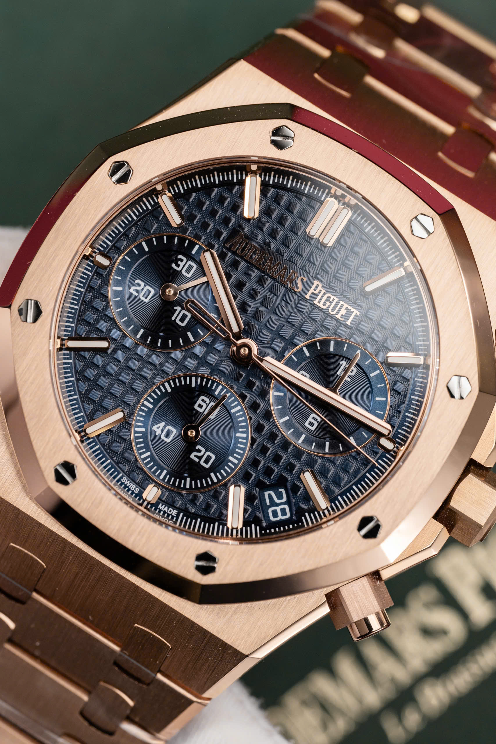 Đồng Hồ Audemars Piguet Royal Oak Chronograph 26240OR Mặt Xanh Dương 41mm (2)