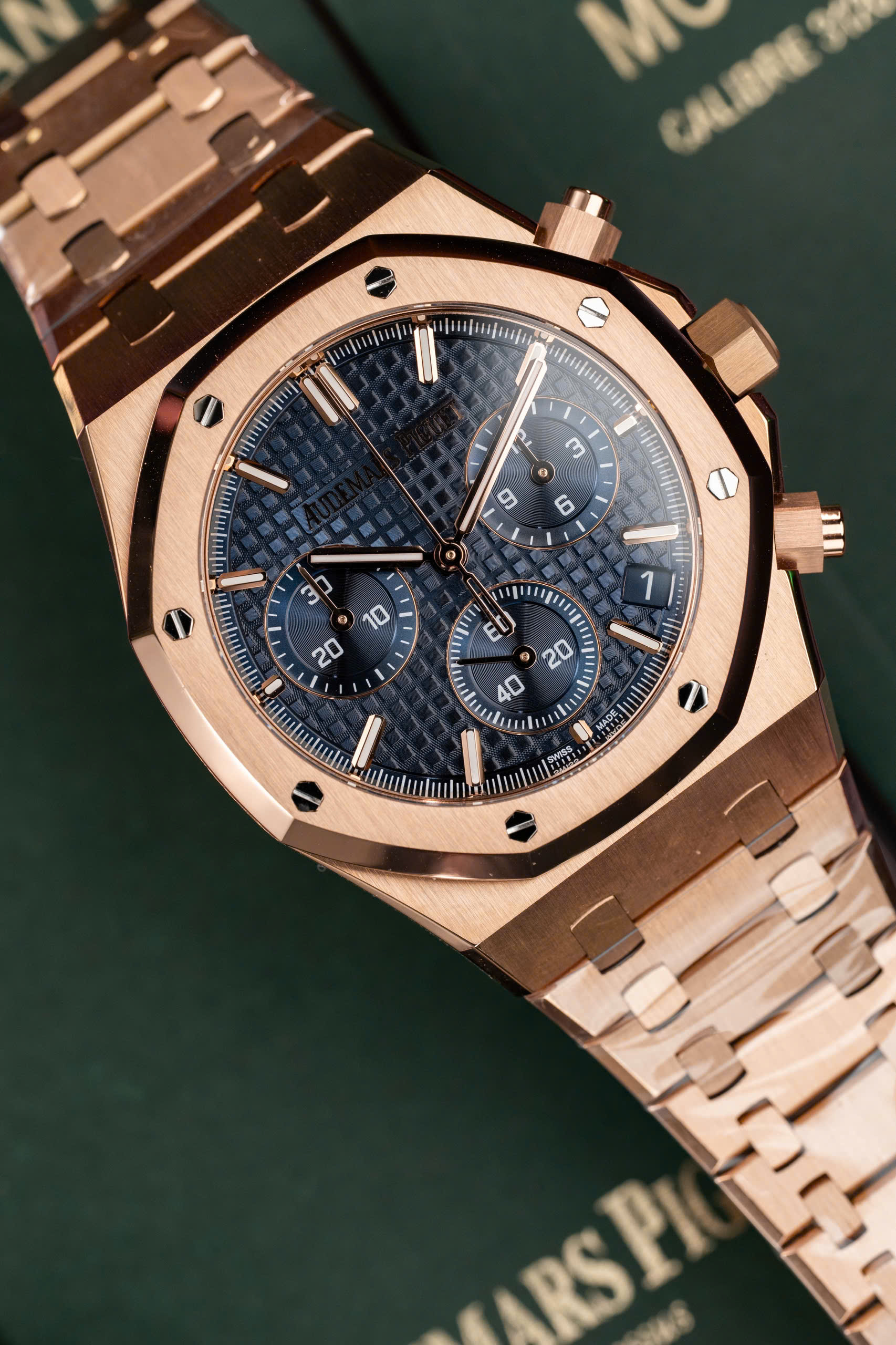 Đồng Hồ Audemars Piguet Royal Oak Chronograph 26240OR Mặt Xanh Dương 41mm (3) Đồng Hồ Audemars Piguet Royal Oak Chronograph 26240OR Mặt Xanh Dương 41mm (3)