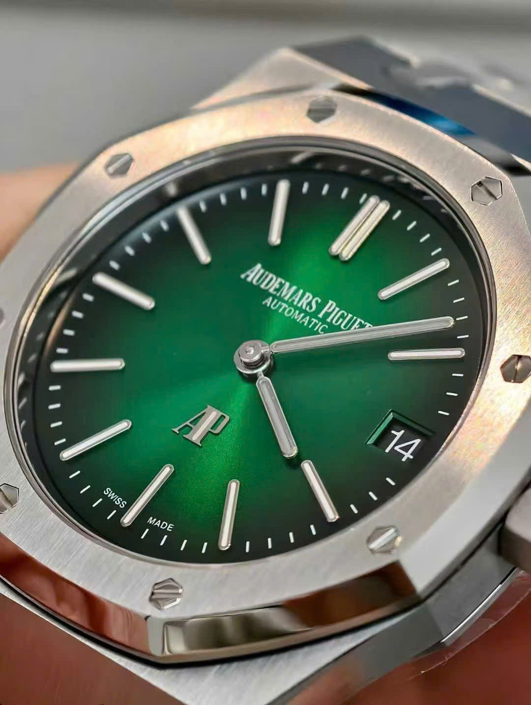 Đồng Hồ Audemars Piguet Royal Oak 16202PT Jumbo Mặt Xanh Lá Cây Replica 11 39mm (1) Đồng Hồ Audemars Piguet Royal Oak 16202PT Jumbo Mặt Xanh Lá Cây Replica 11 39mm (1)