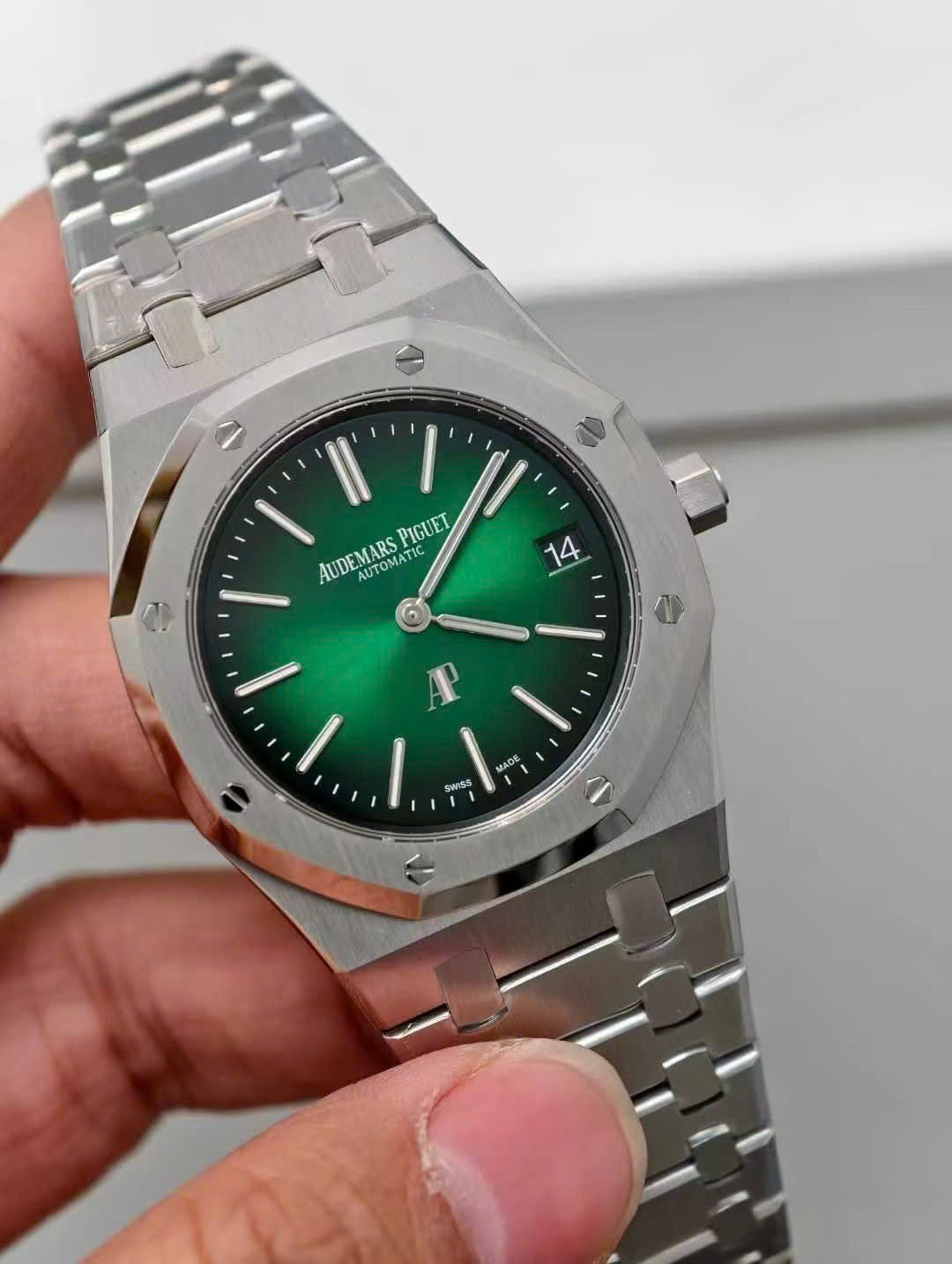 Đồng Hồ Audemars Piguet Royal Oak 16202PT Jumbo Mặt Xanh Lá Cây Replica 11 39mm (2) Đồng Hồ Audemars Piguet Royal Oak 16202PT Jumbo Mặt Xanh Lá Cây Replica 11 39mm (1)