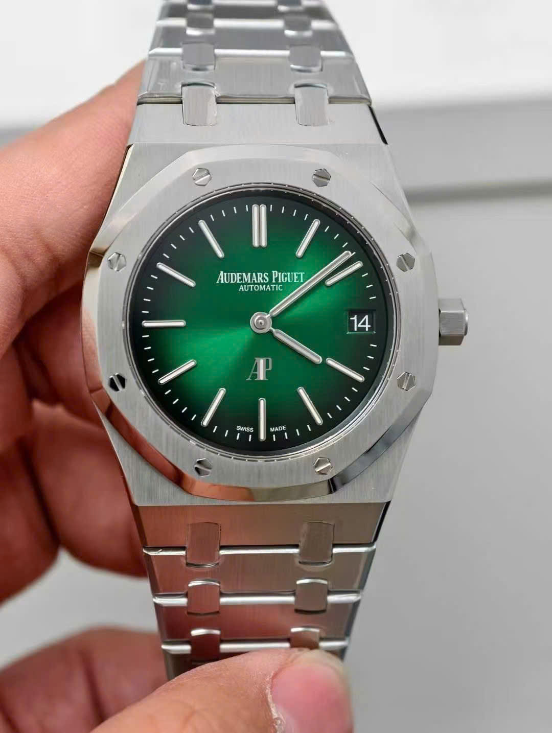 Đồng Hồ Audemars Piguet Royal Oak 16202PT Jumbo Mặt Xanh Lá Cây Replica 11 39mm (5) Đồng Hồ Audemars Piguet Royal Oak 16202PT Jumbo Mặt Xanh Lá Cây Replica 11 39mm (1)