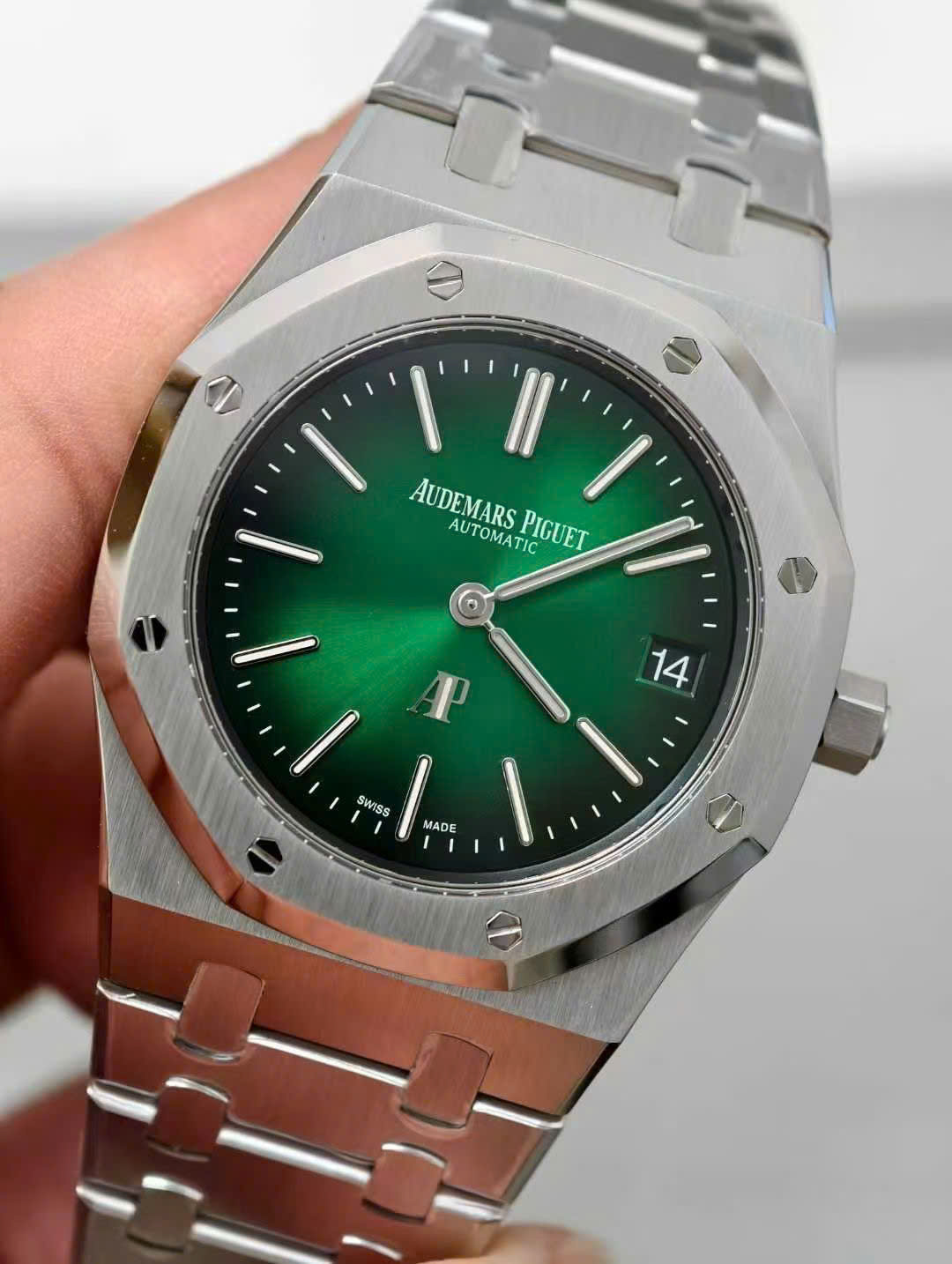 Đồng Hồ Audemars Piguet Royal Oak 16202PT Jumbo Mặt Xanh Lá Cây Replica 11 39mm (6) Đồng Hồ Audemars Piguet Royal Oak 16202PT Jumbo Mặt Xanh Lá Cây Replica 11 39mm (1)