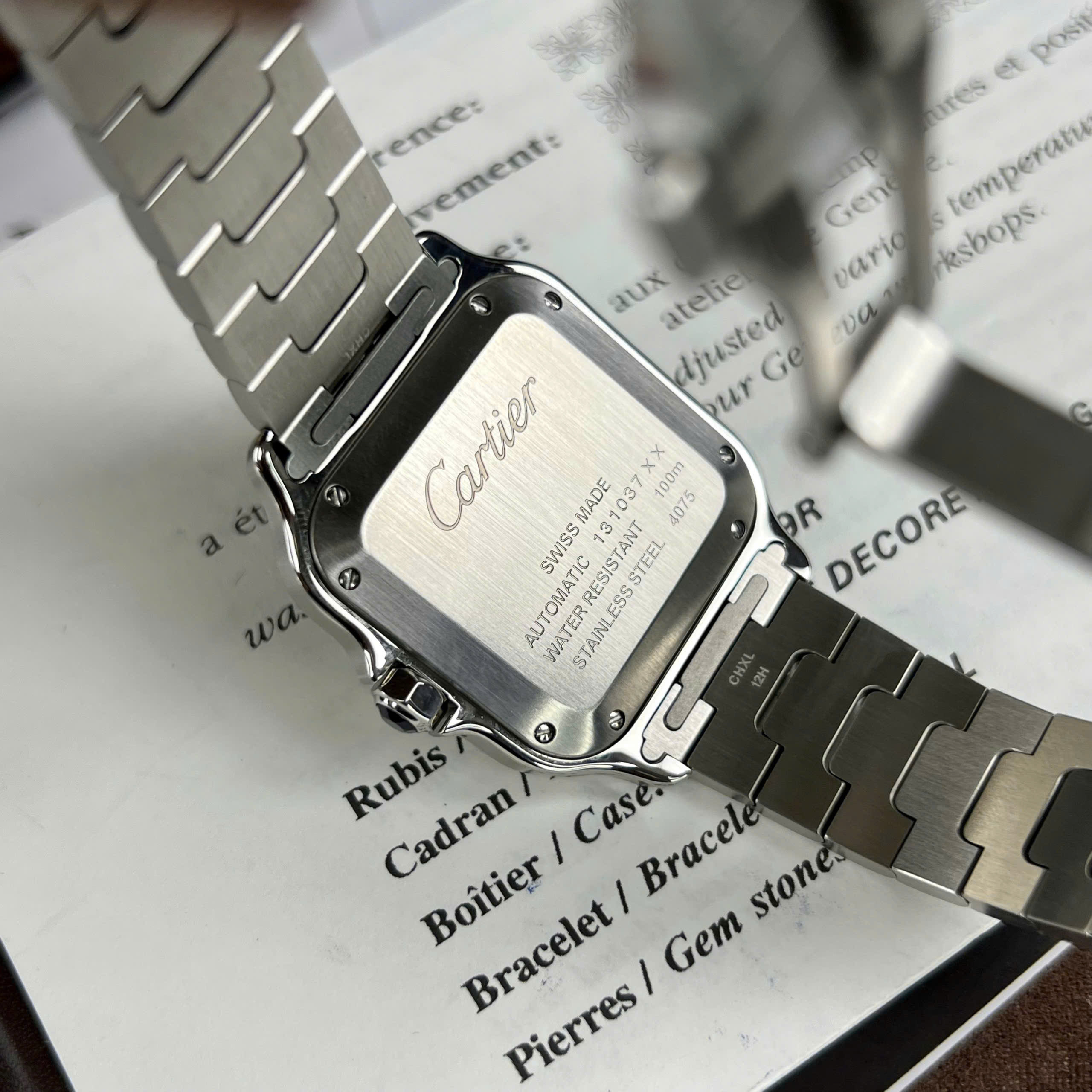 Đồng Hồ Cartier Santos de Cartier Replica Cao Cấp Mặt Trắng Xưởng BV (4) Đồng Hồ Cartier Santos de Cartier Replica Cao Cấp Mặt Trắng Xưởng BV (9)