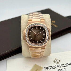 Đồng Hồ Patek Philippe Nautilus 5723 Chế Tác Bọc Vàng Hồng Đính Moissanite Xưởng 3K 40mm (1)
