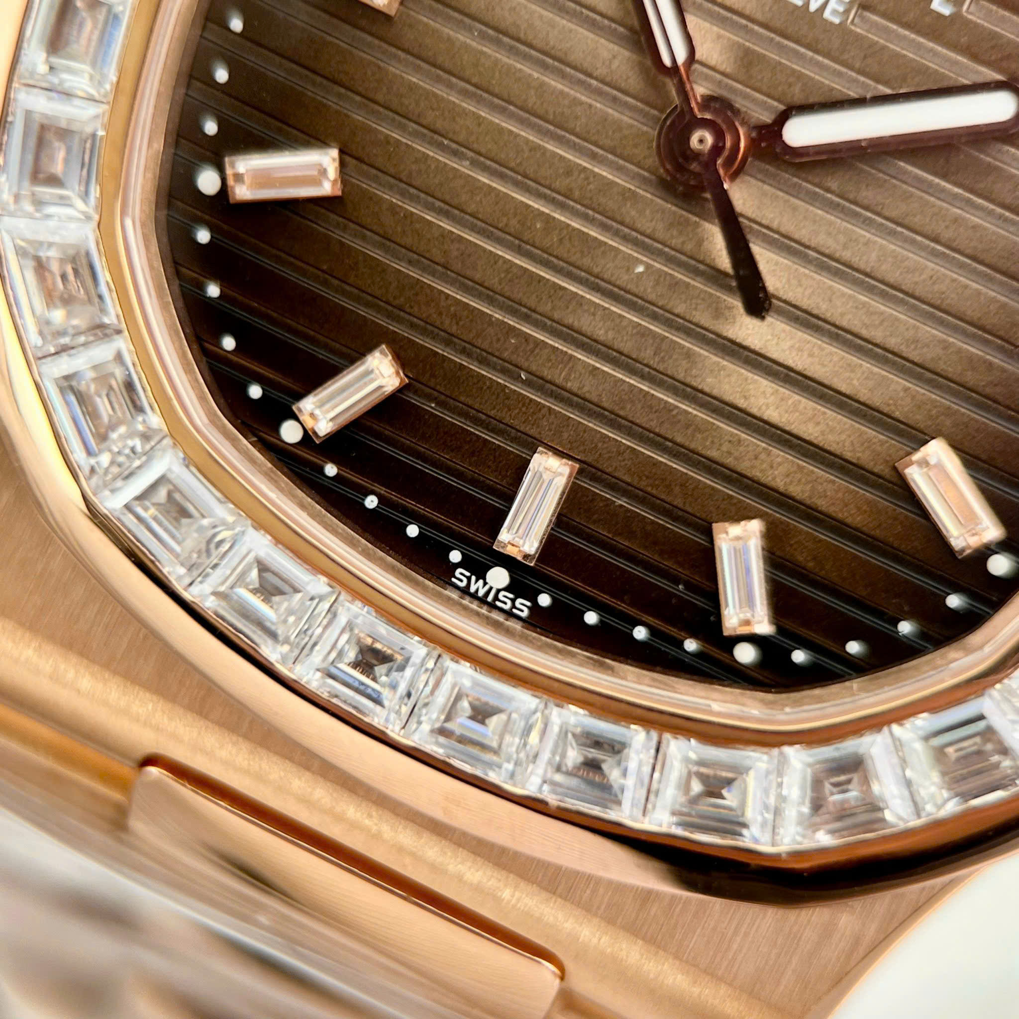 Đồng Hồ Patek Philippe Nautilus 5723 Chế Tác Bọc Vàng Hồng Đính Moissanite Xưởng 3K 40mm (6)