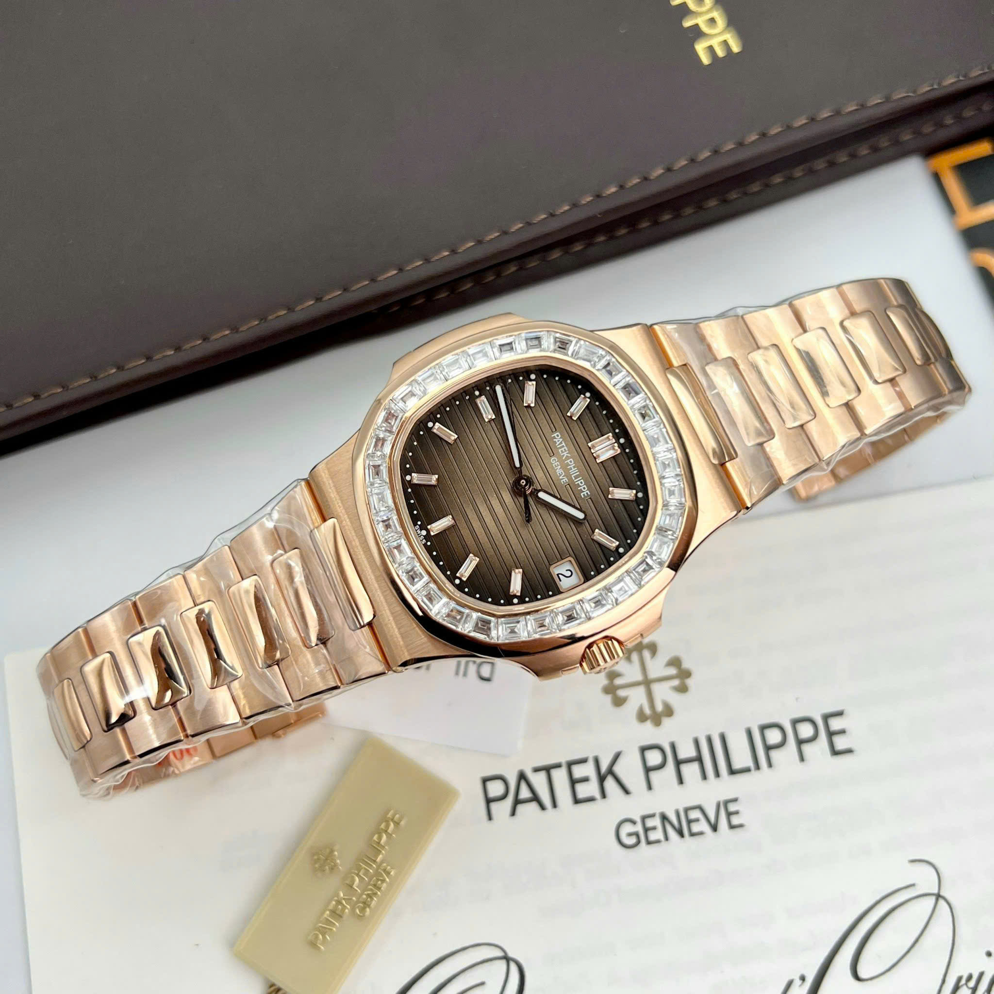 Đồng Hồ Patek Philippe Nautilus 5723 Chế Tác Bọc Vàng Hồng Đính Moissanite Xưởng 3K 40mm (9)