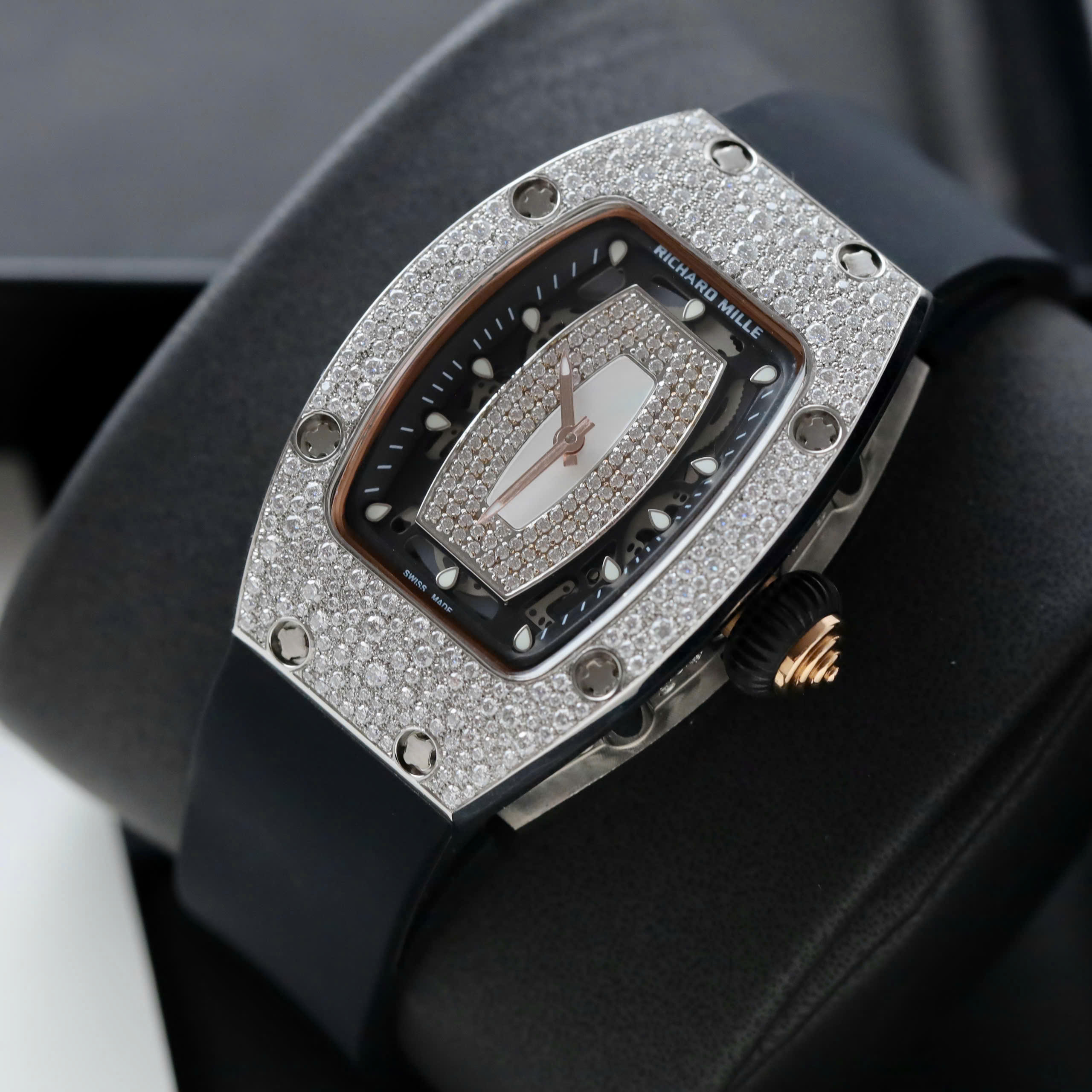 Đồng Hồ Richard Mille Nữ Đính Kim Cương Nhân Tạo Moissanite Chế Tác 36mm (4) Đồng Hồ Richard Mille Nữ Đính Kim Cương Nhân Tạo Moissanite Chế Tác 36mm (8)
