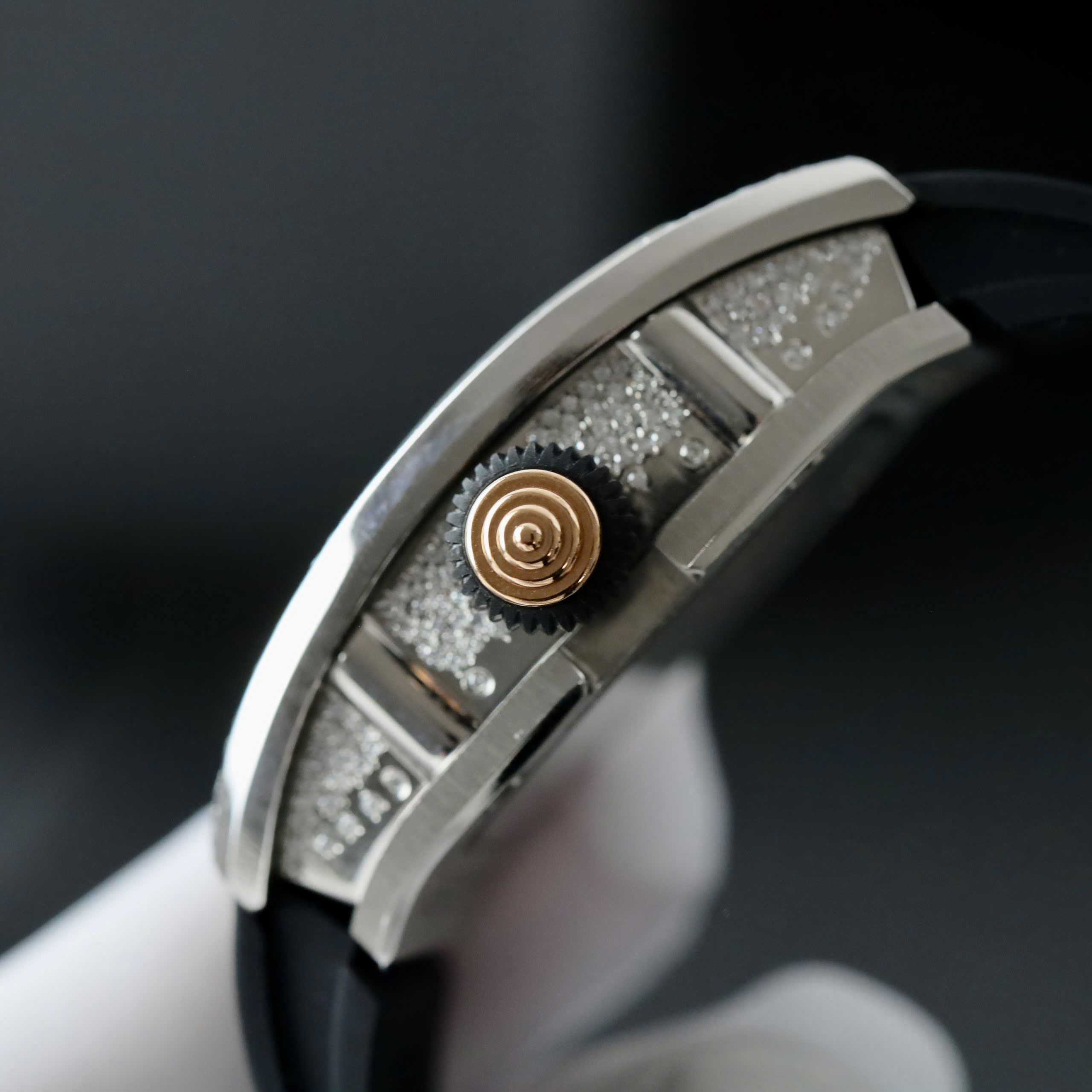 Đồng Hồ Richard Mille Nữ Đính Kim Cương Nhân Tạo Moissanite Chế Tác 36mm (8) Đồng Hồ Richard Mille Nữ Đính Kim Cương Nhân Tạo Moissanite Chế Tác 36mm (8)