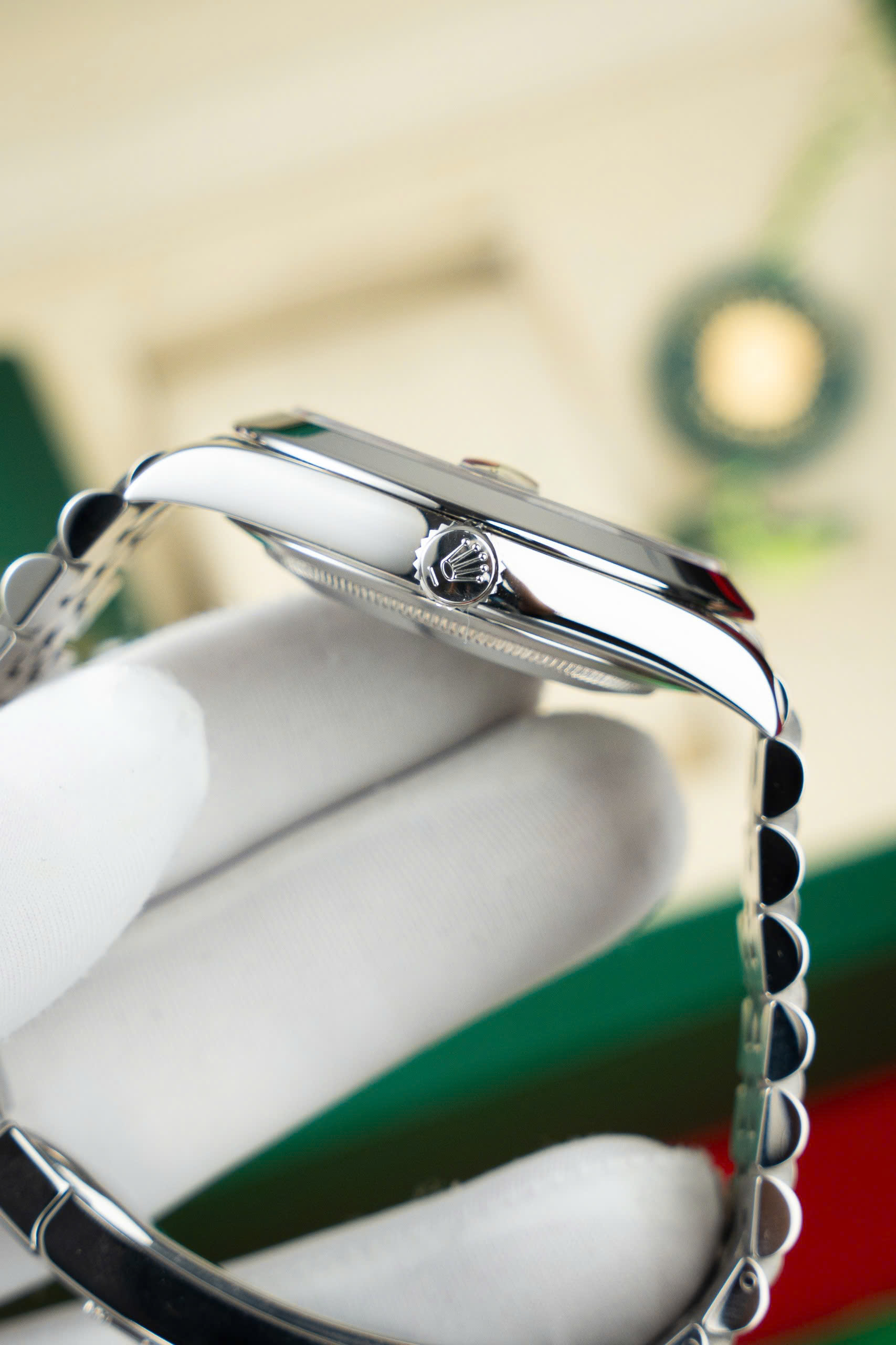 Đồng Hồ Rolex DateJust 126300 Rep 1 1 Mặt Xanh Niềng Trơn Xưởng VS 41mm (4) Đồng Hồ Rolex DateJust 126300 Rep 1 1 Mặt Xanh Niềng Trơn Xưởng VS 41mm (3)