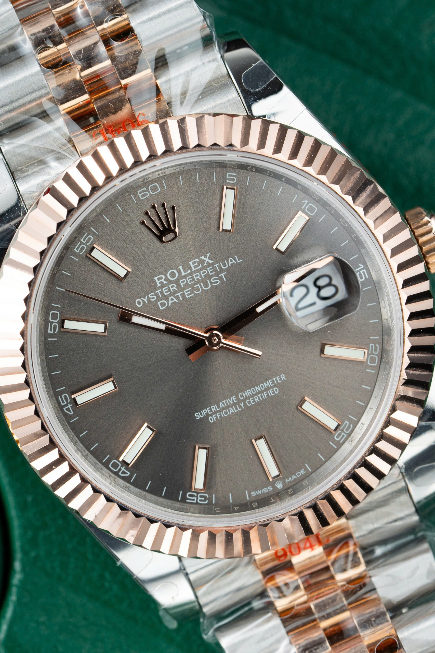 Đồng Hồ Rolex DateJust 126331 Bọc Vàng Thật Mặt Số Xám Xưởng GM V5 41mm (1) Đồng Hồ Rolex DateJust 126331 Bọc Vàng Thật Mặt Số Xám Xưởng GM V5 41mm (13)