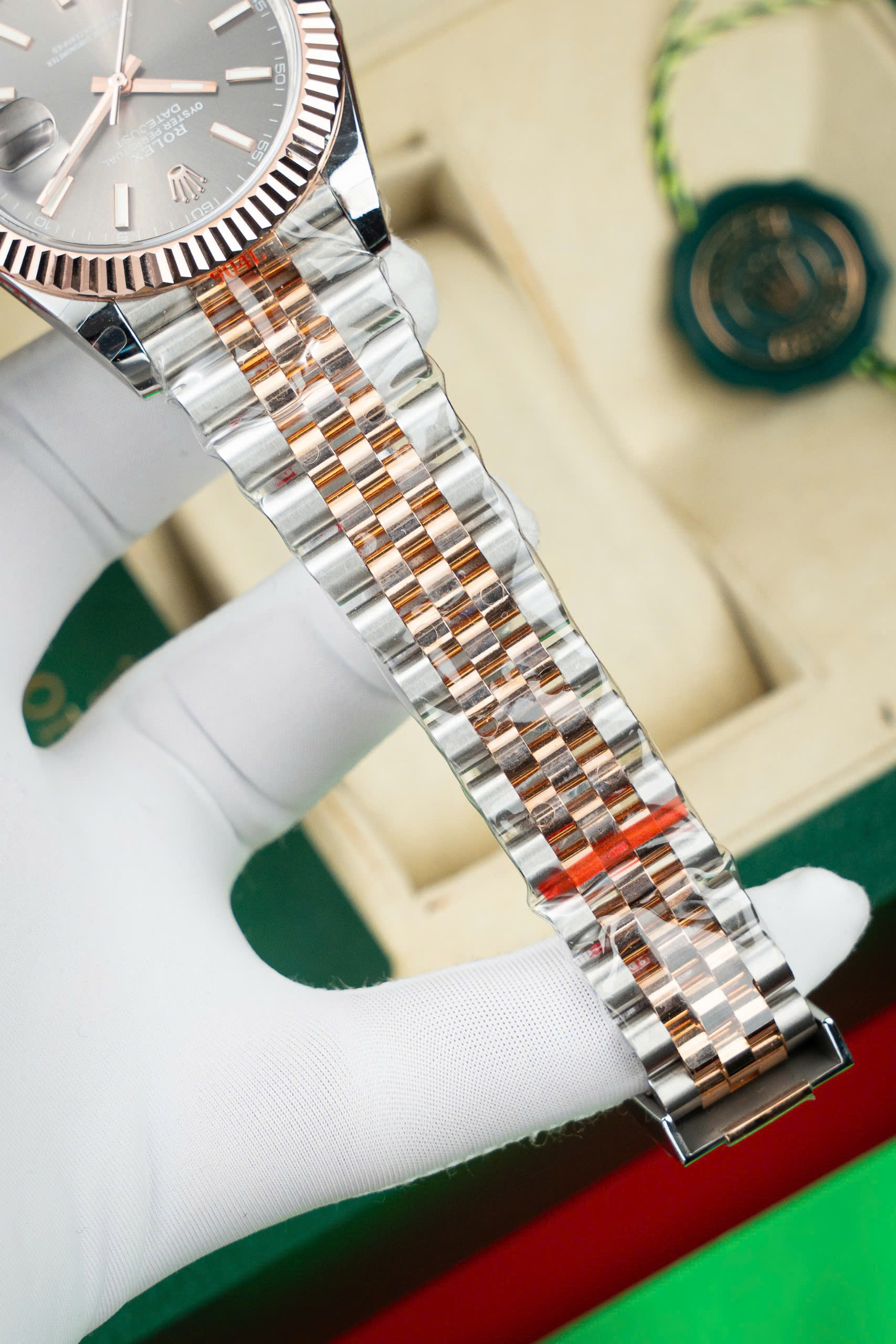 Đồng Hồ Rolex DateJust 126331 Bọc Vàng Thật Mặt Số Xám Xưởng GM V5 41mm (11) Đồng Hồ Rolex DateJust 126331 Bọc Vàng Thật Mặt Số Xám Xưởng GM V5 41mm (13)