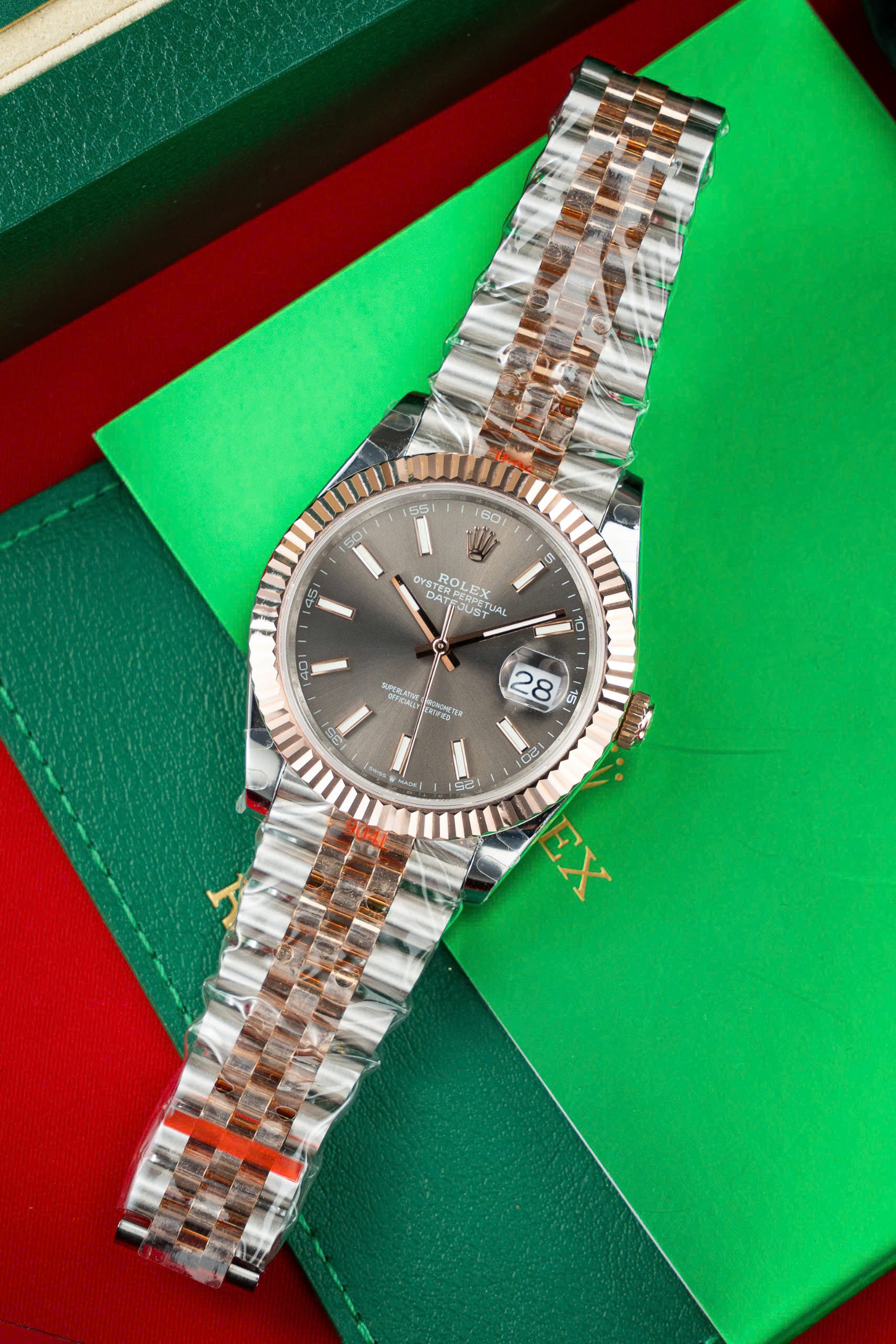 Đồng Hồ Rolex DateJust 126331 Bọc Vàng Thật Mặt Số Xám Xưởng GM V5 41mm (13) Đồng Hồ Rolex DateJust 126331 Bọc Vàng Thật Mặt Số Xám Xưởng GM V5 41mm (13)