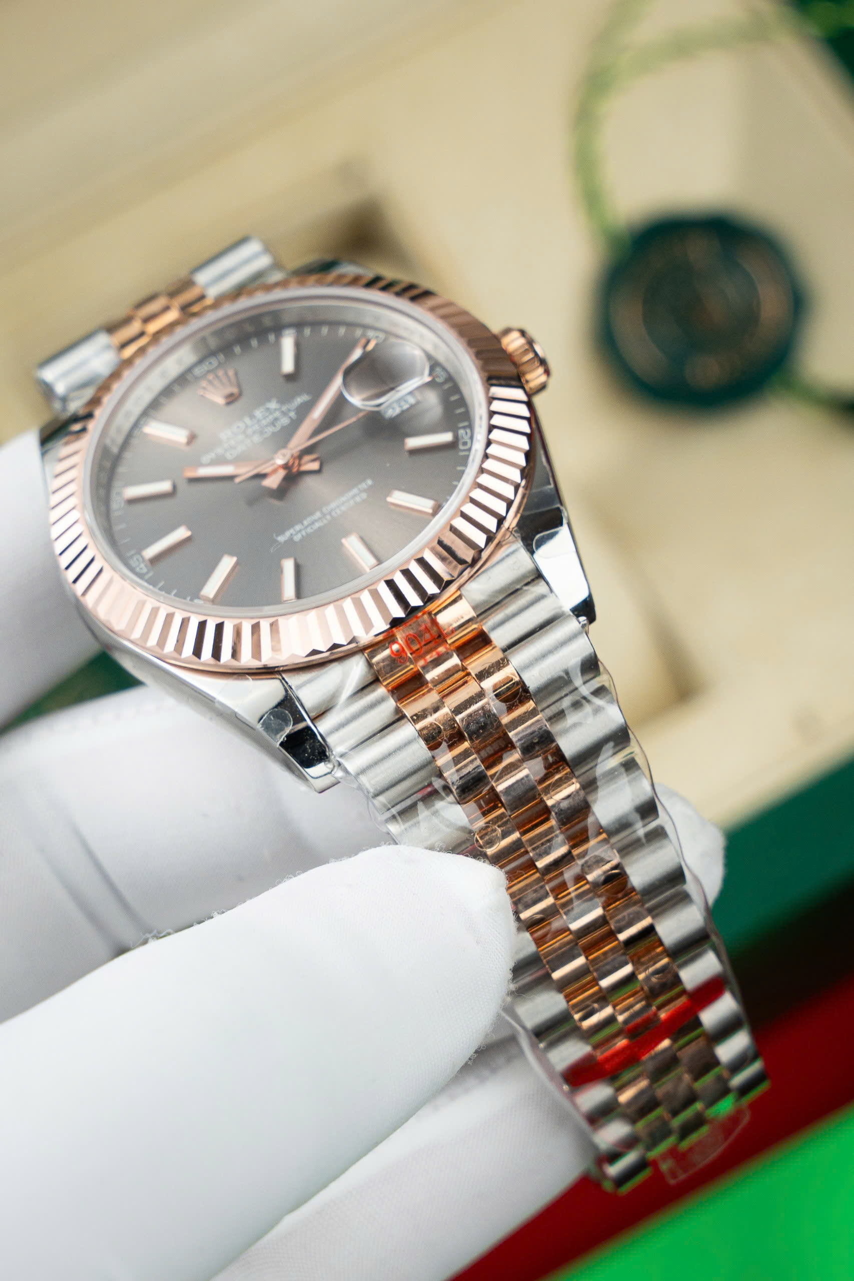 Đồng Hồ Rolex DateJust 126331 Bọc Vàng Thật Mặt Số Xám Xưởng GM V5 41mm (3) Đồng Hồ Rolex DateJust 126331 Bọc Vàng Thật Mặt Số Xám Xưởng GM V5 41mm (13)