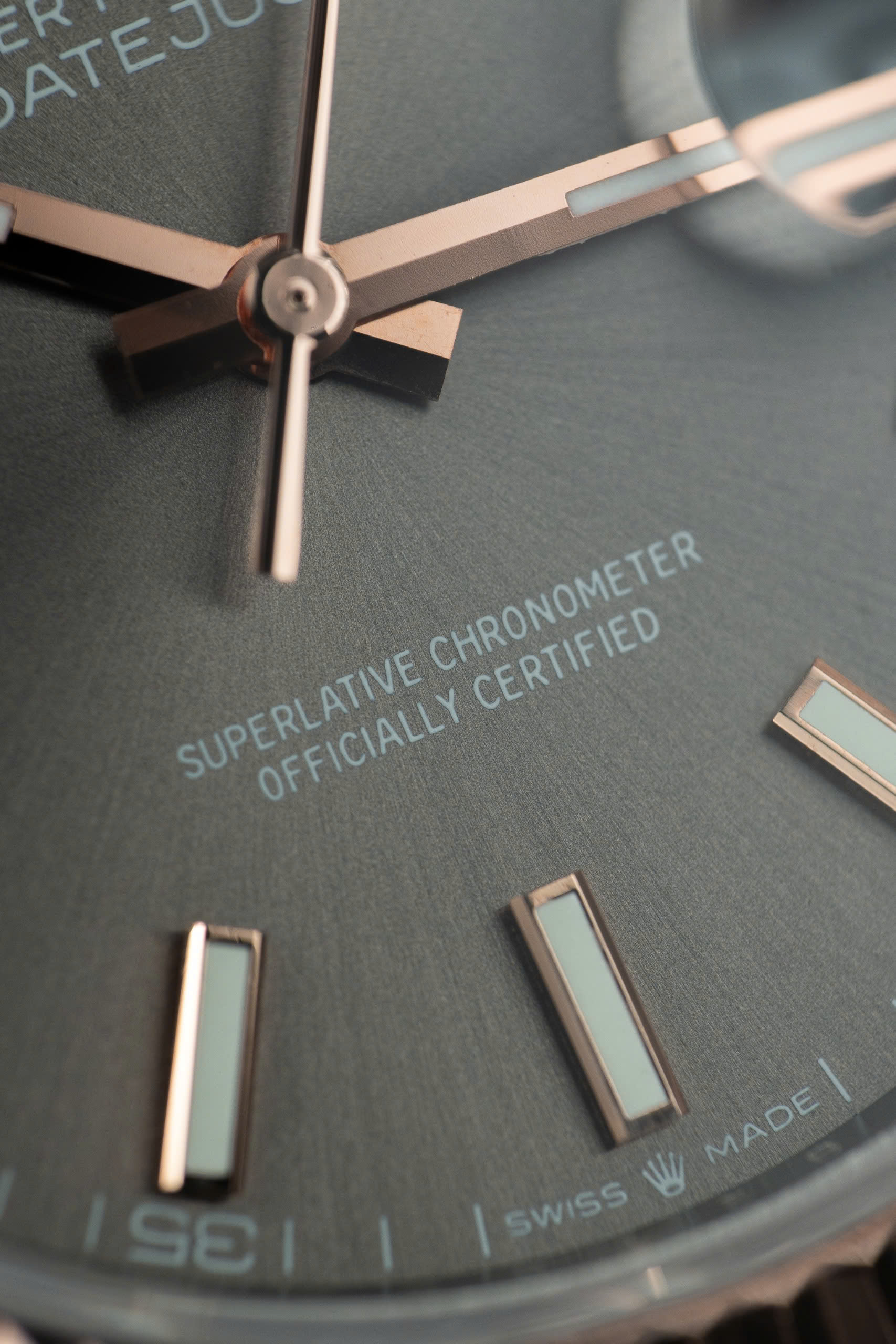 Đồng Hồ Rolex DateJust 126331 Bọc Vàng Thật Mặt Số Xám Xưởng GM V5 41mm (7) Đồng Hồ Rolex DateJust 126331 Bọc Vàng Thật Mặt Số Xám Xưởng GM V5 41mm (13)