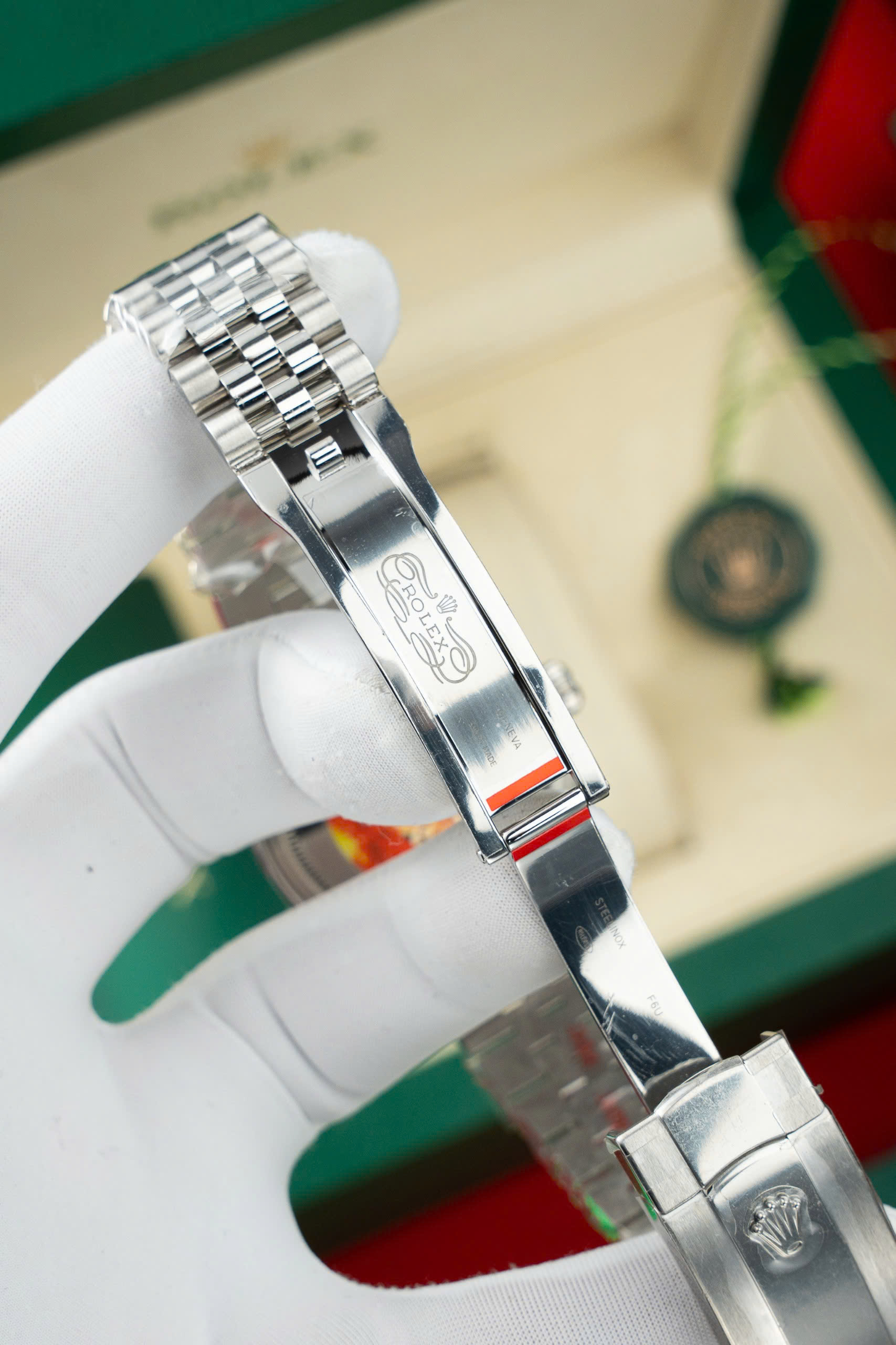 Đồng Hồ Rolex DateJust 126334 Mặt Xanh Đính Đá Nhà Máy Clean Rep 1 1 41mm (9) Đồng Hồ Rolex DateJust 126334 Mặt Xanh Đính Đá Nhà Máy Clean Rep 1 1 41mm (7)