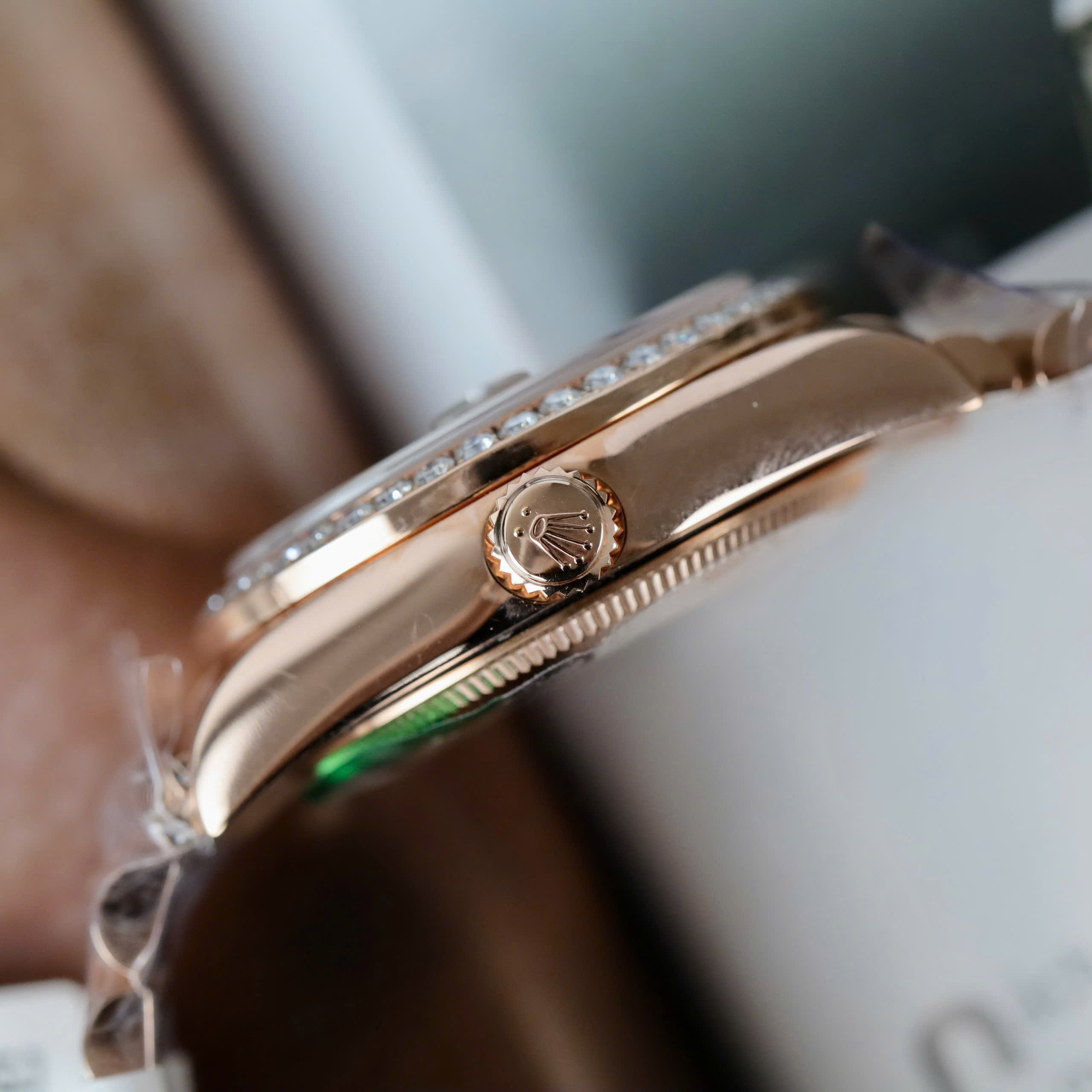 Đồng Hồ Rolex DateJust 278285RBR Bọc Vàng Đính Kim Cương Moissanite 31mm (8) Đồng Hồ Rolex DateJust 278285RBR Bọc Vàng Đính Kim Cương Moissanite 31mm (2)