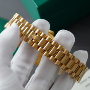 Đồng Hồ Rolex Day-Date 128348RBR Chế Tác Bọc Vàng Mặt Khảm Trai Đính Moissanite 36mm (8)