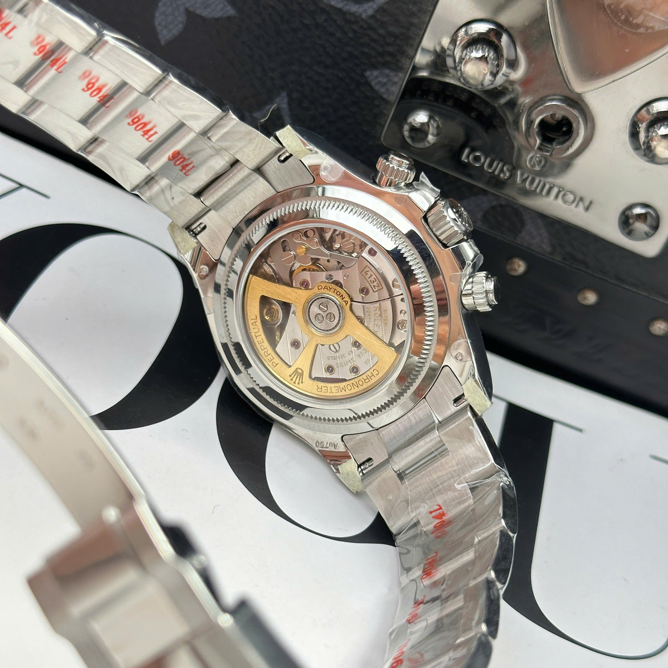 Đồng Hồ Rolex Daytona Le Mans 126529LN Replica Cao Cấp Nhất Nhà Máy QF 40mm (12) Đồng Hồ Rolex Daytona Le Mans 126529LN Replica Cao Cấp Nhất Nhà Máy QF 40mm (13)