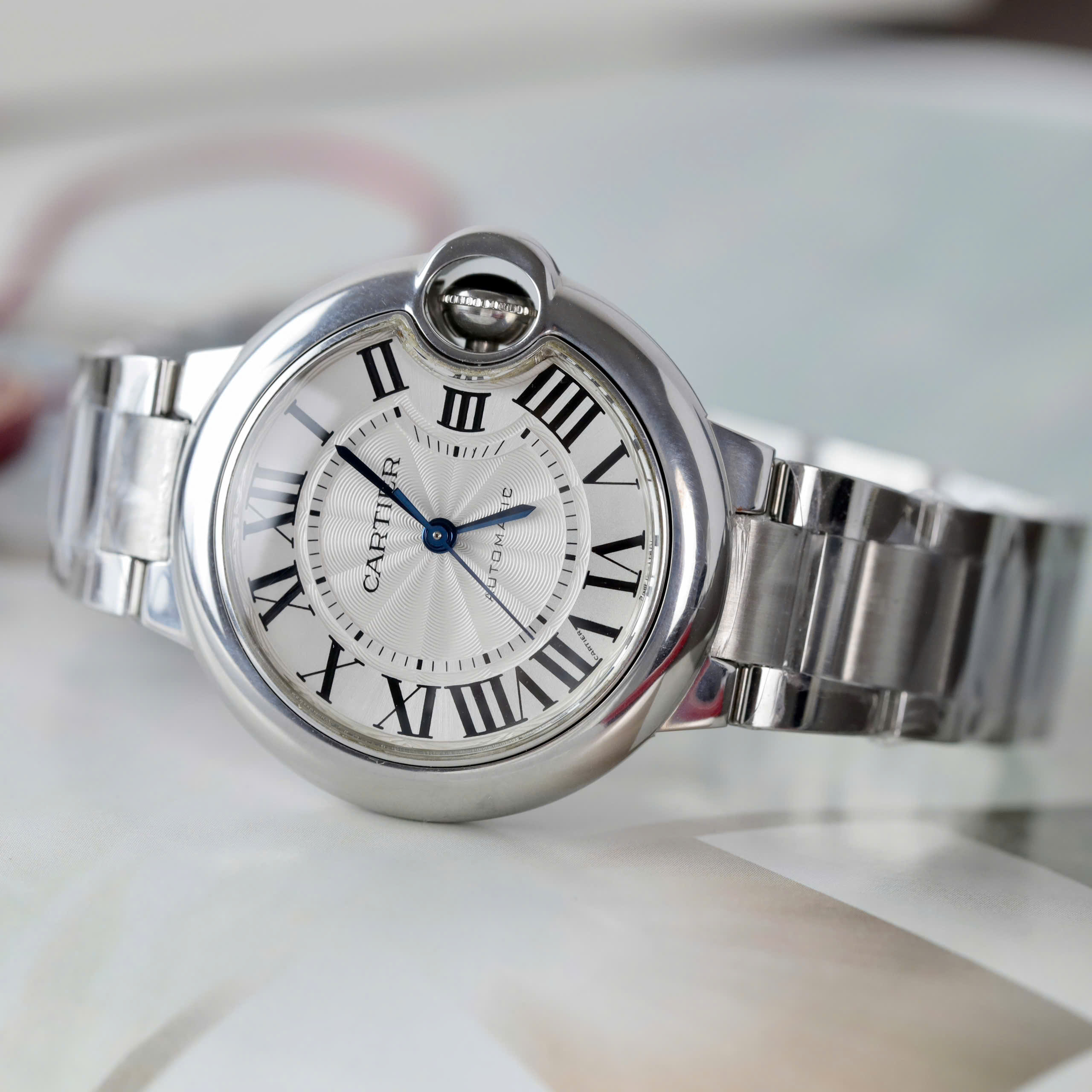 Đồng Hồ Chế Tác Cartier Ballon Bleu Automatic Nữ Mặt Trắng Dây ThépXưởng AF 33mm (6) Đồng Hồ Chế Tác Cartier Ballon Bleu Automatic Nữ Mặt Trắng Dây ThépXưởng AF 33mm (2)