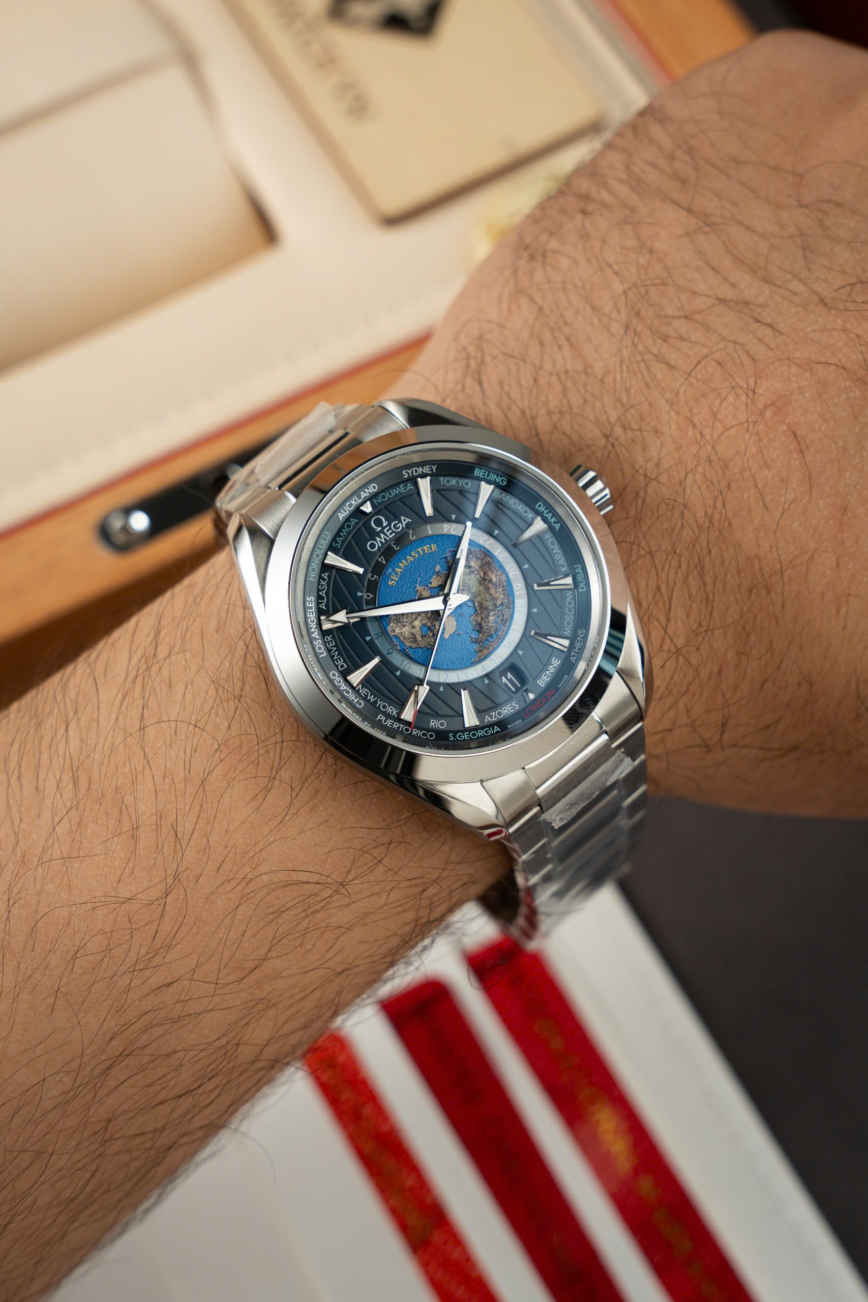 Đồng Hồ Chế Tác Omega Aqua Terra Worldtimer Mặt Xanh Nhà Máy N1 43mm (1) Đồng Hồ Chế Tác Omega Aqua Terra Worldtimer Mặt Xanh Nhà Máy N1 43mm (2)