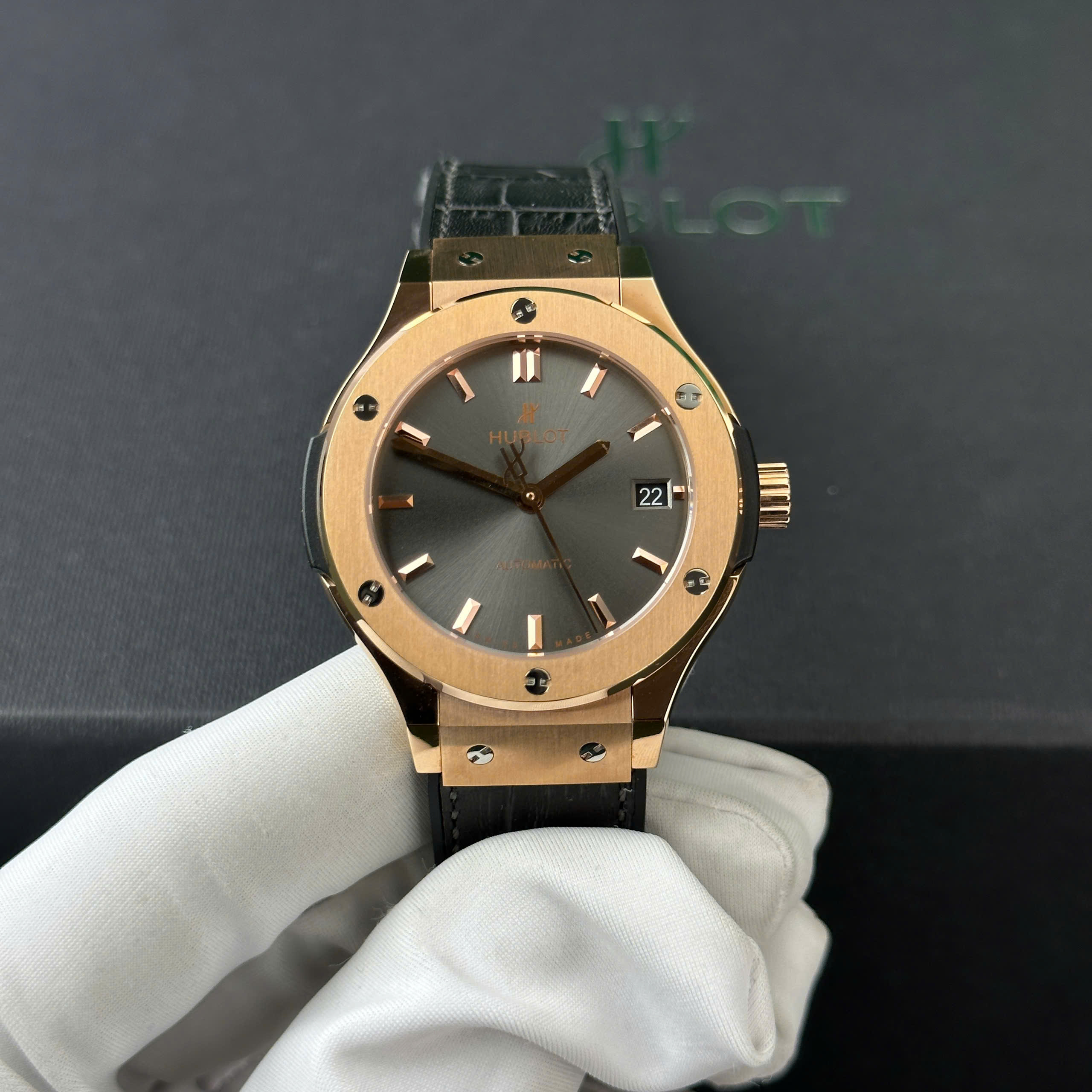 Đồng Hồ Hublot Classic Fusion King Gold Rep 11 Cao Cấp Mặt Số Xám Nhà Máy JJF 38mm (6) Đồng Hồ Hublot Classic Fusion King Gold Rep 11 Cao Cấp Mặt Số Xám Nhà Máy JJF 38mm (9)