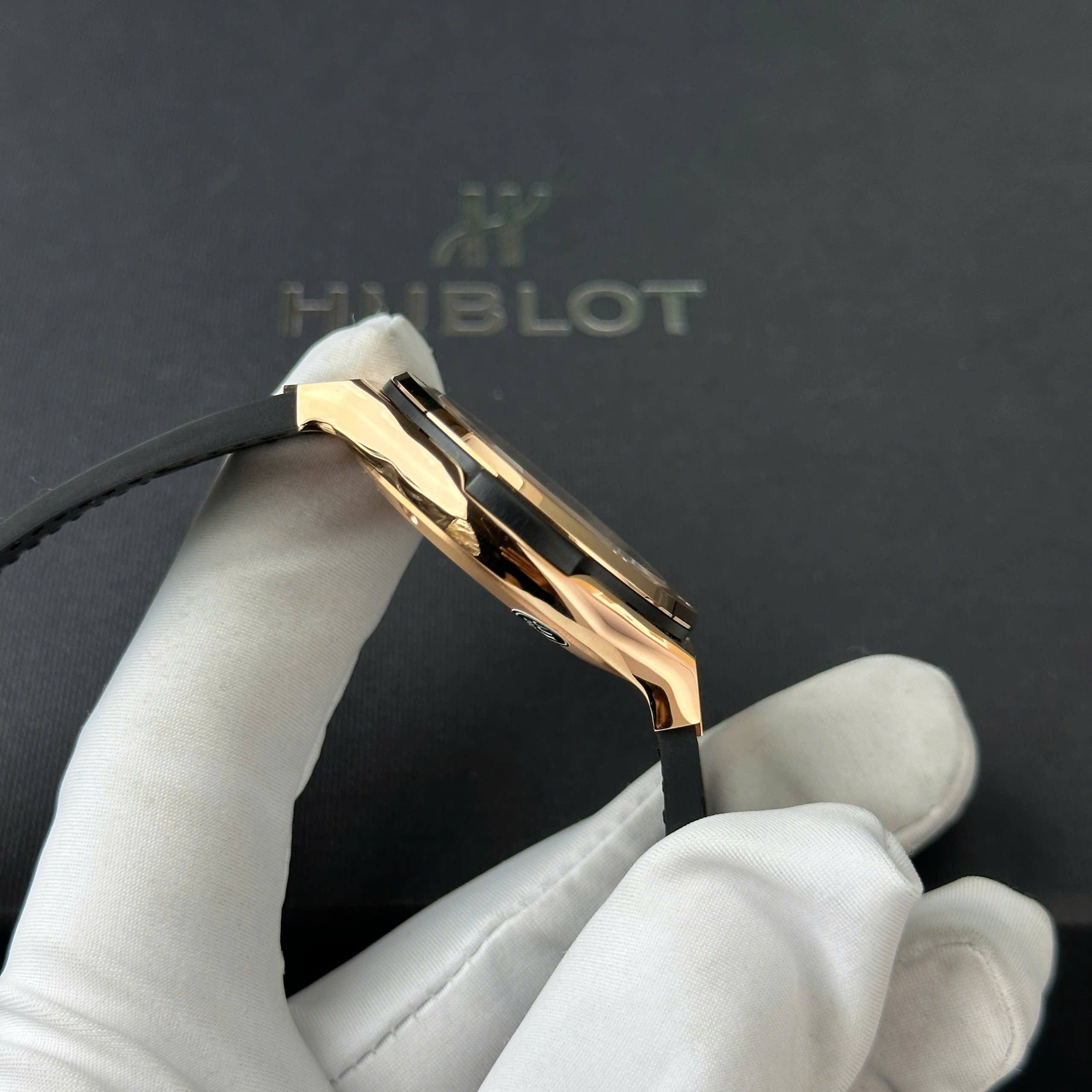 Đồng Hồ Hublot Classic Fusion King Gold Rep 11 Cao Cấp Mặt Số Xám Nhà Máy JJF 38mm (8) Đồng Hồ Hublot Classic Fusion King Gold Rep 11 Cao Cấp Mặt Số Xám Nhà Máy JJF 38mm (9)