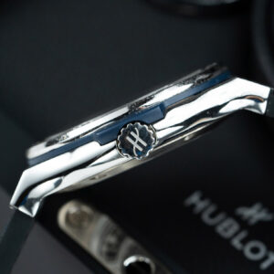 Đồng Hồ Hublot Classic Fusion Titanium Rainbow Chế Tác Viền Đá Quý Nhân Tạo 42mm (11)