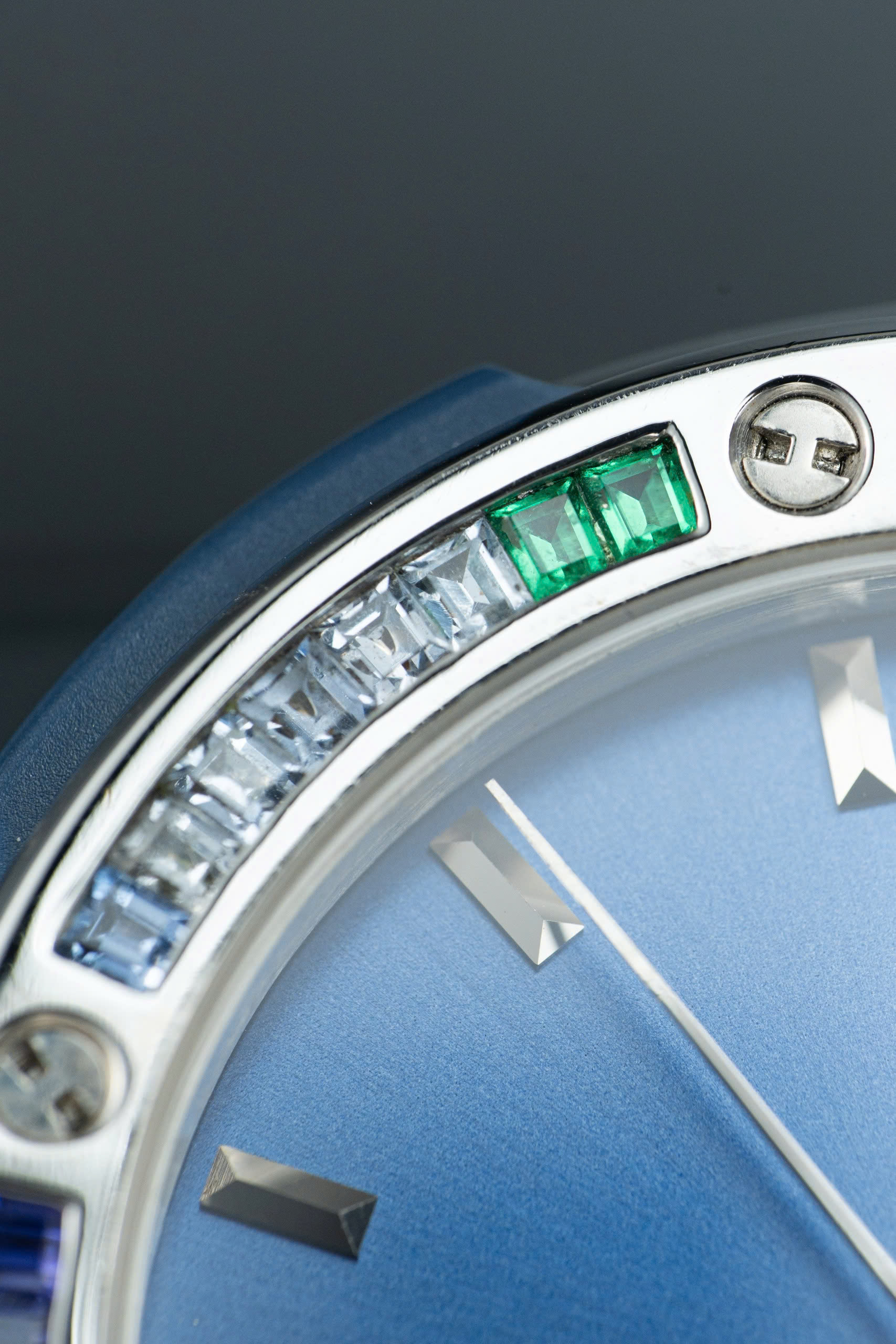 Đồng Hồ Hublot Classic Fusion Titanium Rainbow Chế Tác Viền Đá Quý Nhân Tạo 42mm (15) Đồng Hồ Hublot Classic Fusion Titanium Rainbow Chế Tác Viền Đá Quý Nhân Tạo 42mm (11)