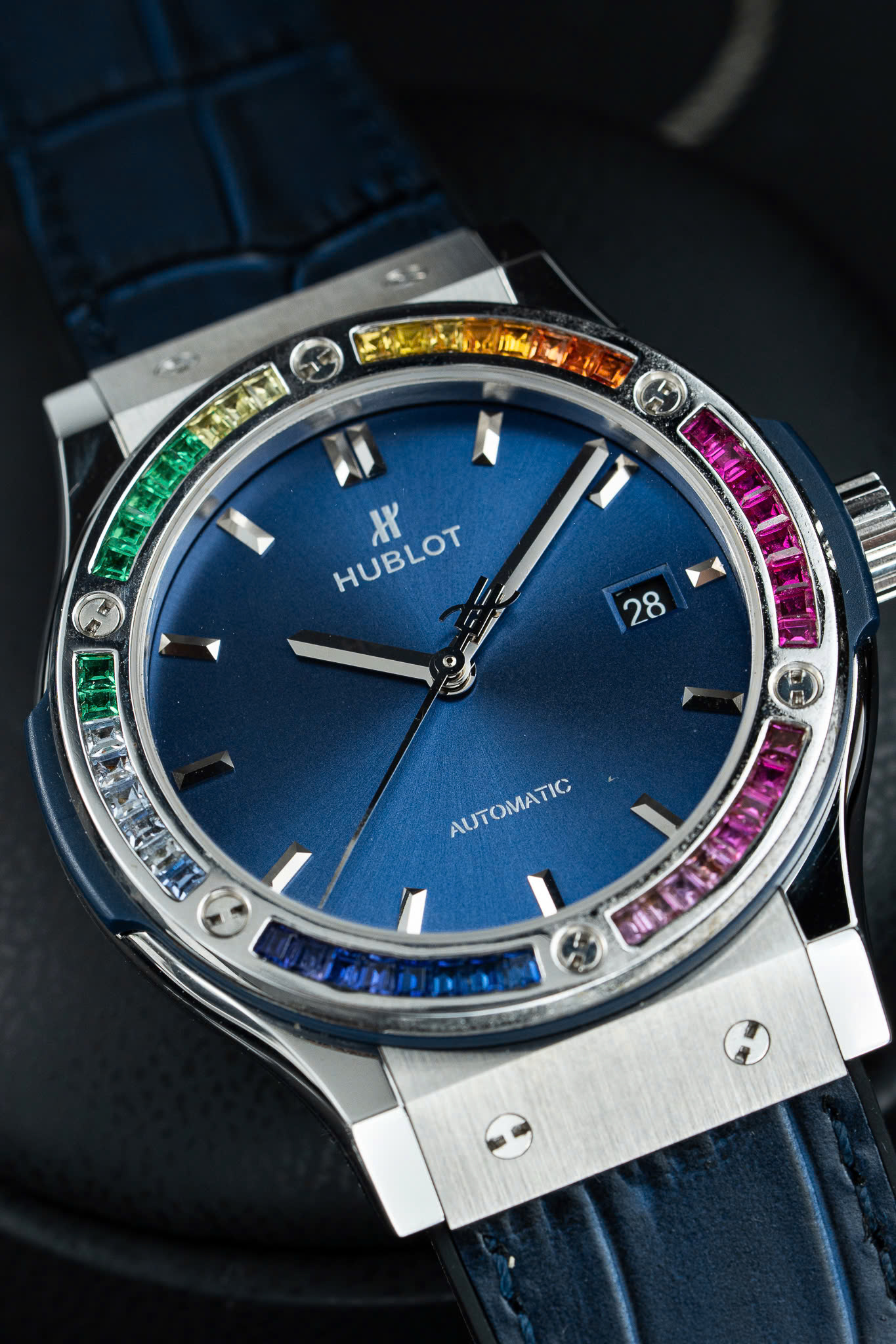 Đồng Hồ Hublot Classic Fusion Titanium Rainbow Chế Tác Viền Đá Quý Nhân Tạo 42mm (3) Đồng Hồ Hublot Classic Fusion Titanium Rainbow Chế Tác Viền Đá Quý Nhân Tạo 42mm (11)