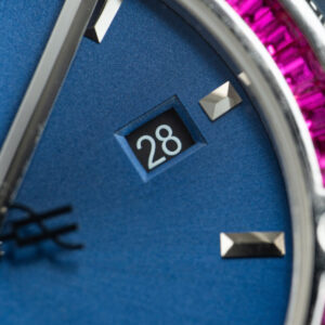 Đồng Hồ Hublot Classic Fusion Titanium Rainbow Chế Tác Viền Đá Quý Nhân Tạo 42mm (11)