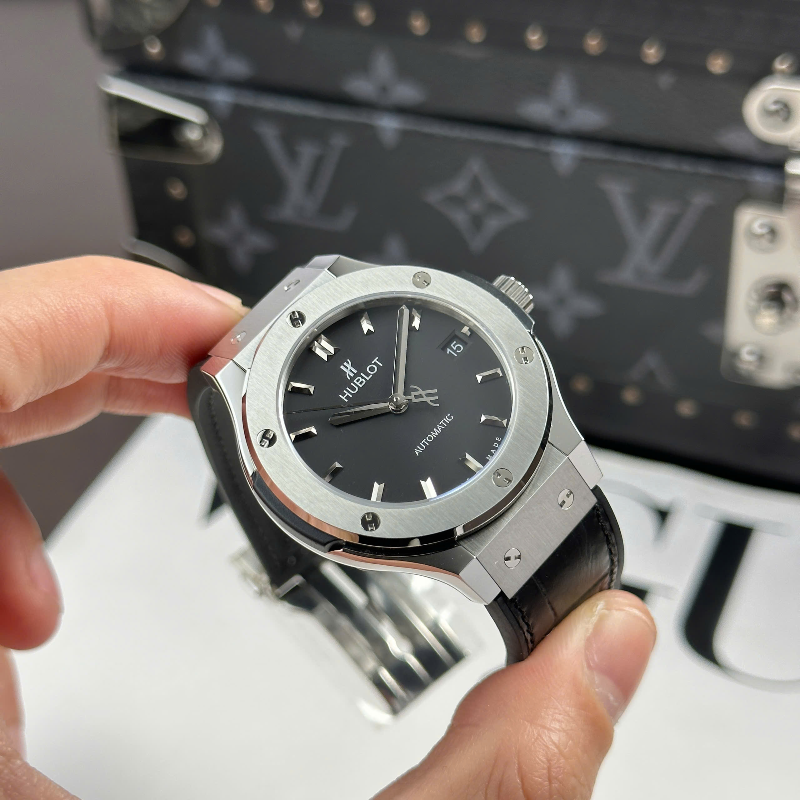 Đồng Hồ Hublot Classic Fusion Titanium Rep 1 1 Cao Cấp Mặt Số Đen Nhà Máy JJF 38mm (3) Đồng Hồ Hublot Classic Fusion Titanium Rep 1 1 Cao Cấp Mặt Số Đen Nhà Máy JJF 38mm (1)