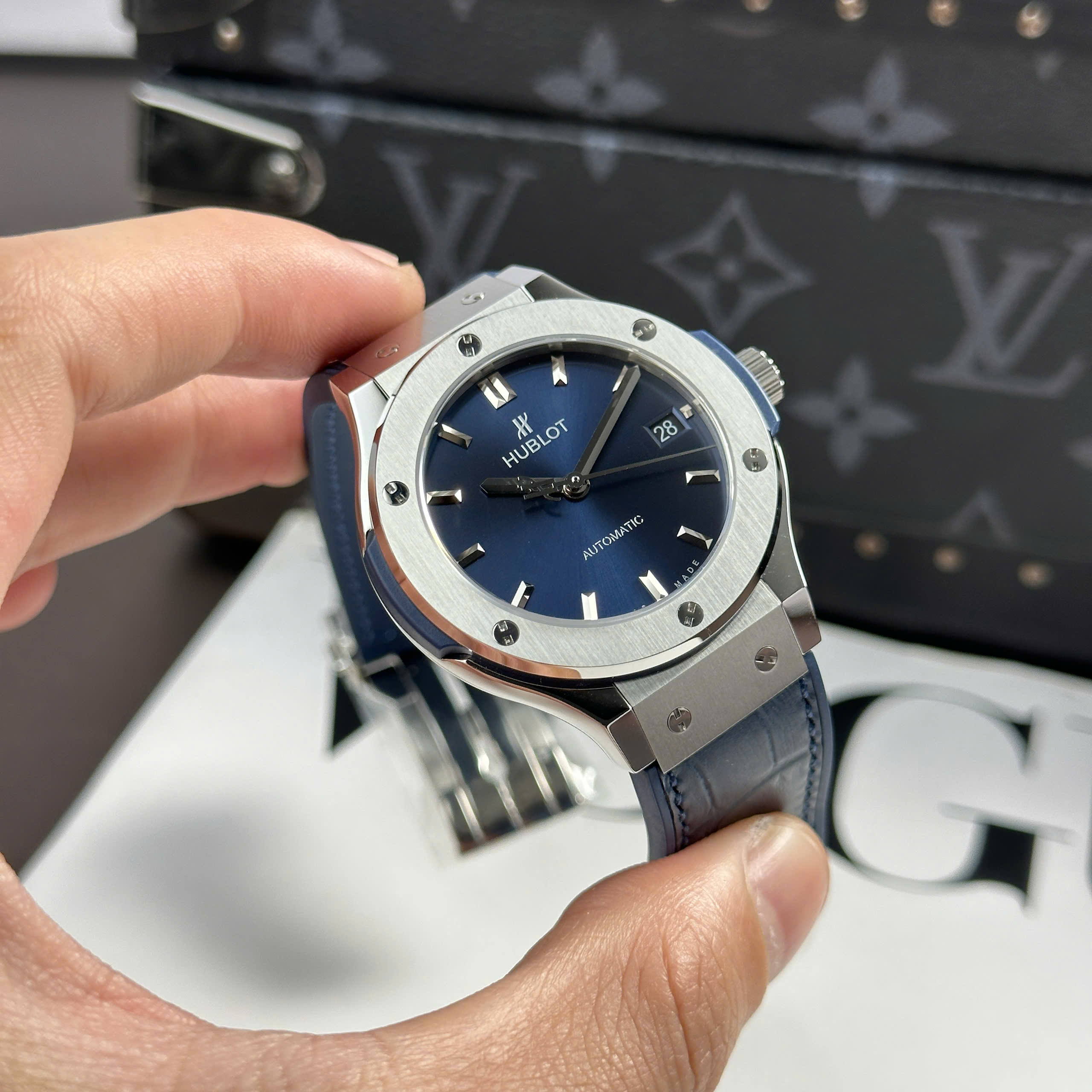 Đồng Hồ Hublot Classic Fusion Titanium Rep 1 1 Cao Cấp Mặt Số Xanh Nhà Máy JJF 38mm (11) Đồng Hồ Hublot Classic Fusion Titanium Rep 1 1 Cao Cấp Mặt Số Xanh Nhà Máy JJF 38mm (1)