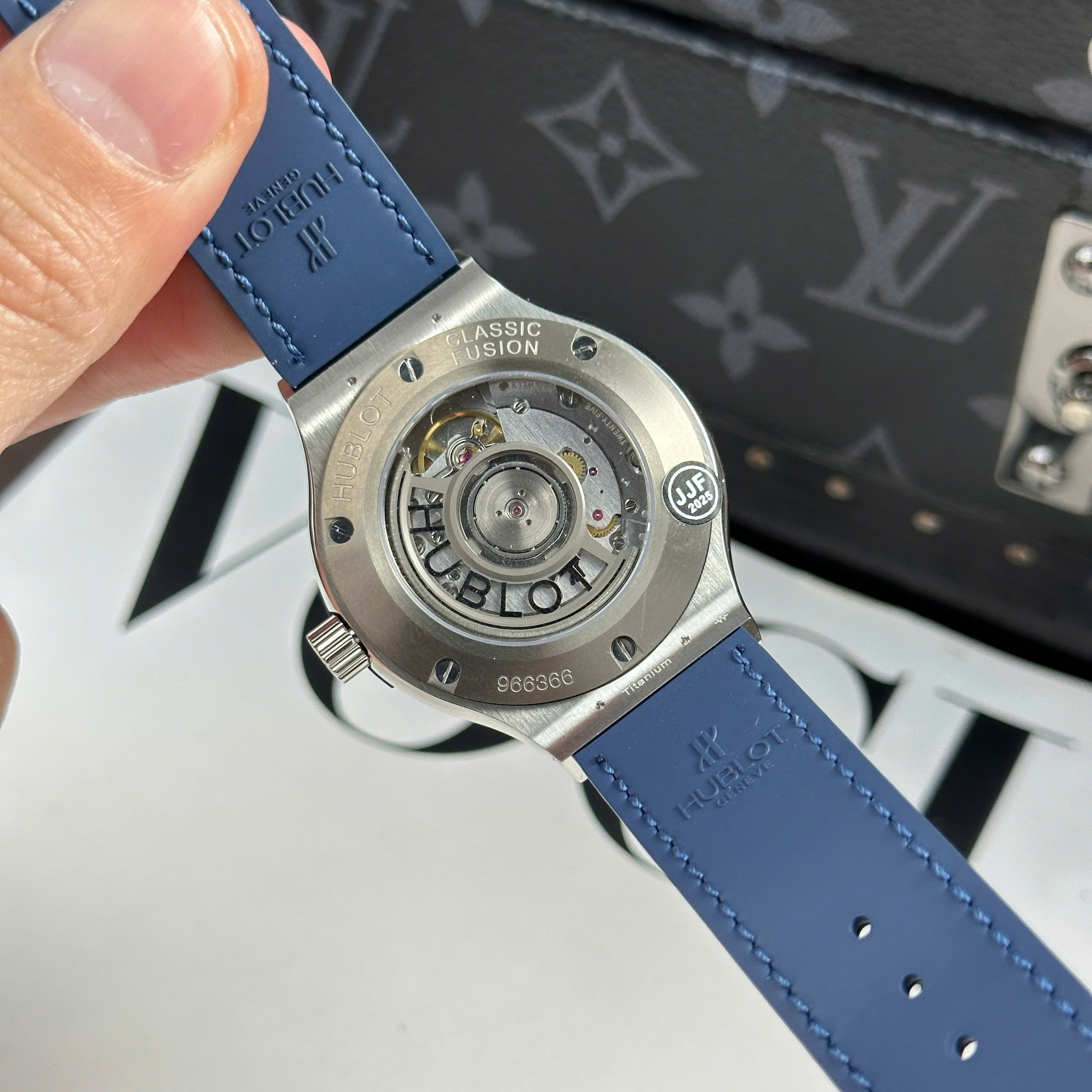 Đồng Hồ Hublot Classic Fusion Titanium Rep 1 1 Cao Cấp Mặt Số Xanh Nhà Máy JJF 38mm (14) Đồng Hồ Hublot Classic Fusion Titanium Rep 1 1 Cao Cấp Mặt Số Xanh Nhà Máy JJF 38mm (1)