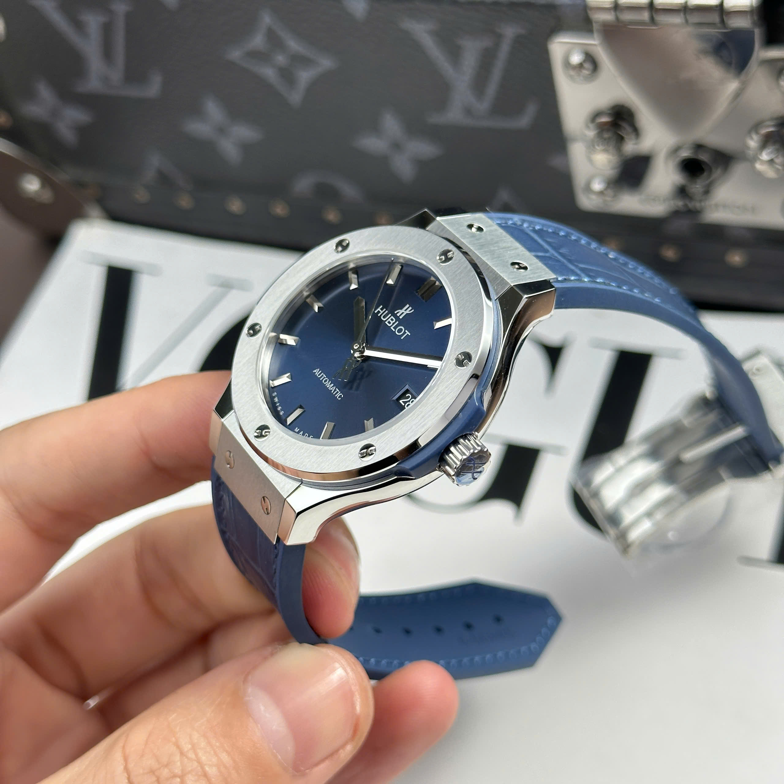 Đồng Hồ Hublot Classic Fusion Titanium Rep 1 1 Cao Cấp Mặt Số Xanh Nhà Máy JJF 38mm (17) Đồng Hồ Hublot Classic Fusion Titanium Rep 1 1 Cao Cấp Mặt Số Xanh Nhà Máy JJF 38mm (1)