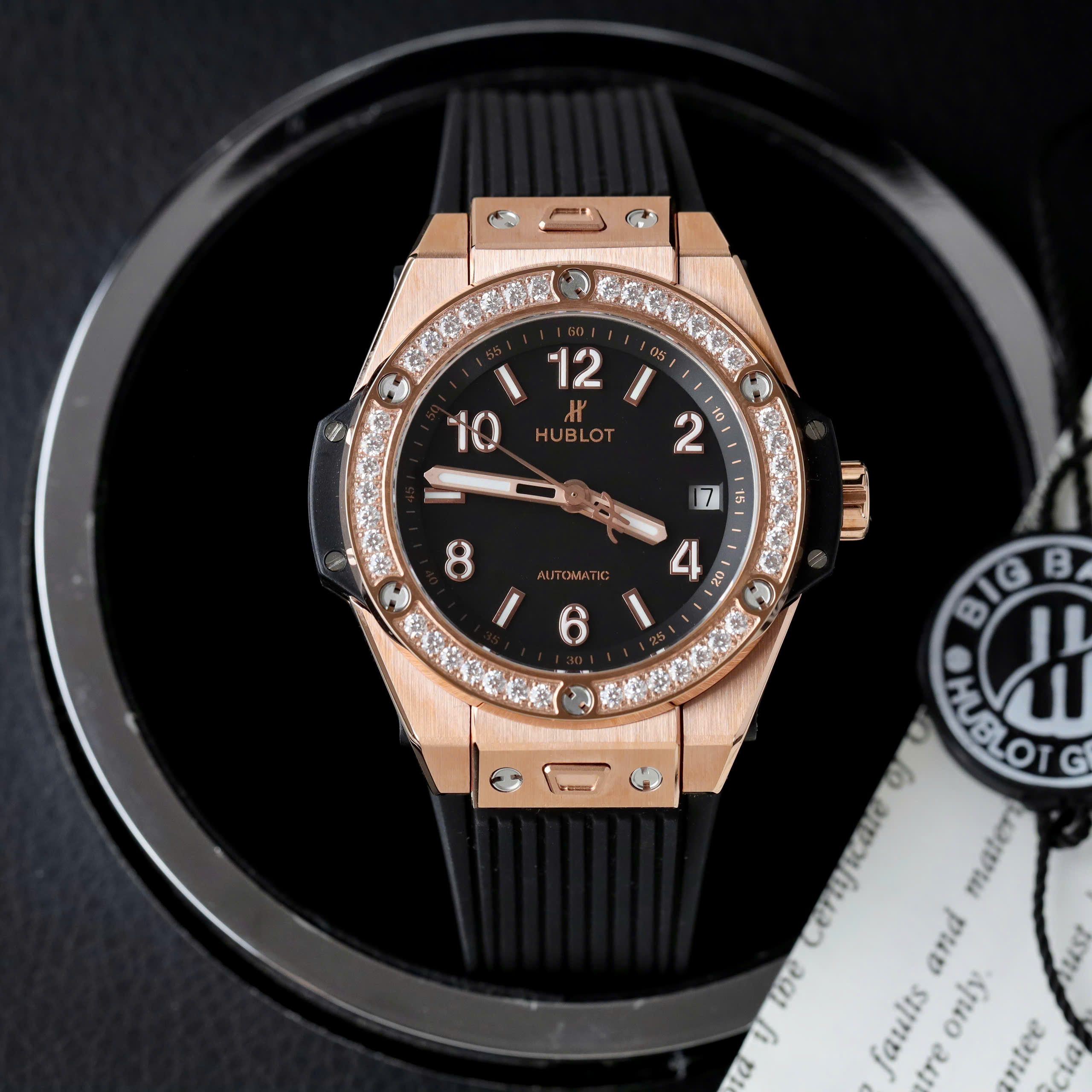 Đồng Hồ Hublot Rep 11 Big Bang One Click King Gold Đính Đá Baguette 39mm (1) Đồng Hồ Hublot Rep 11 Big Bang One Click King Gold Đính Đá Baguette 39mm (9)