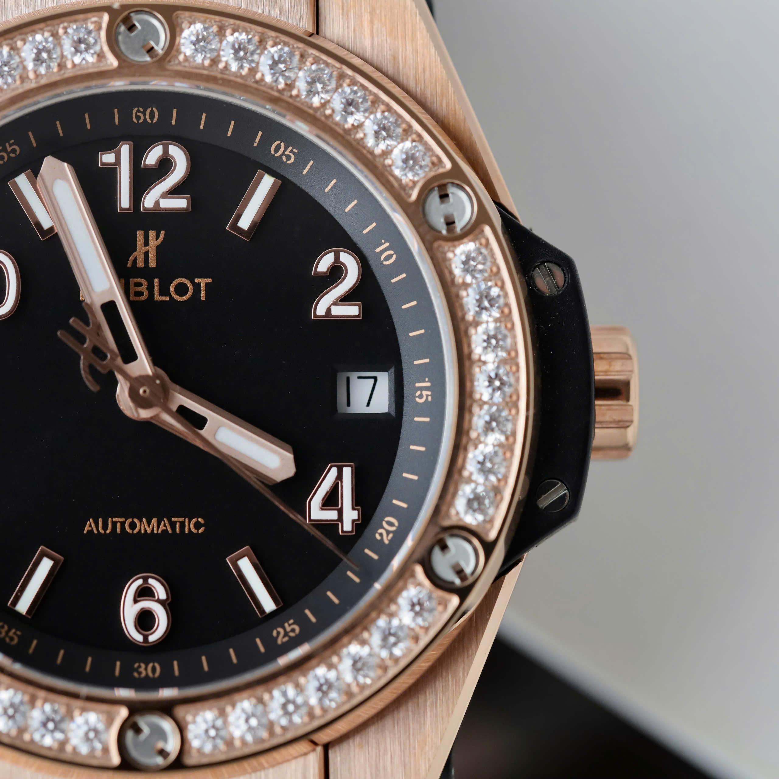 Đồng Hồ Hublot Rep 11 Big Bang One Click King Gold Đính Đá Baguette 39mm (3) Đồng Hồ Hublot Rep 11 Big Bang One Click King Gold Đính Đá Baguette 39mm (9)