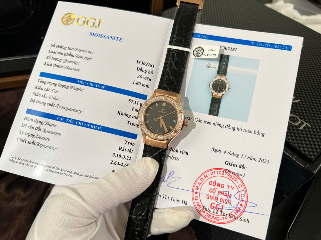 Đồng Hồ Nữ Hublot Chế Tác Đính Kim Cương Moissanite Classic Fusion King Gold 33mm (2)