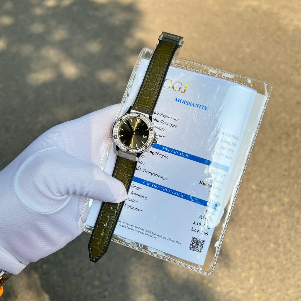 Đồng Hồ Nữ Hublot Chế Tác Đính Moissanite Classic Fusion Titanium Mặt Xanh Lá Cây 33mm (1)