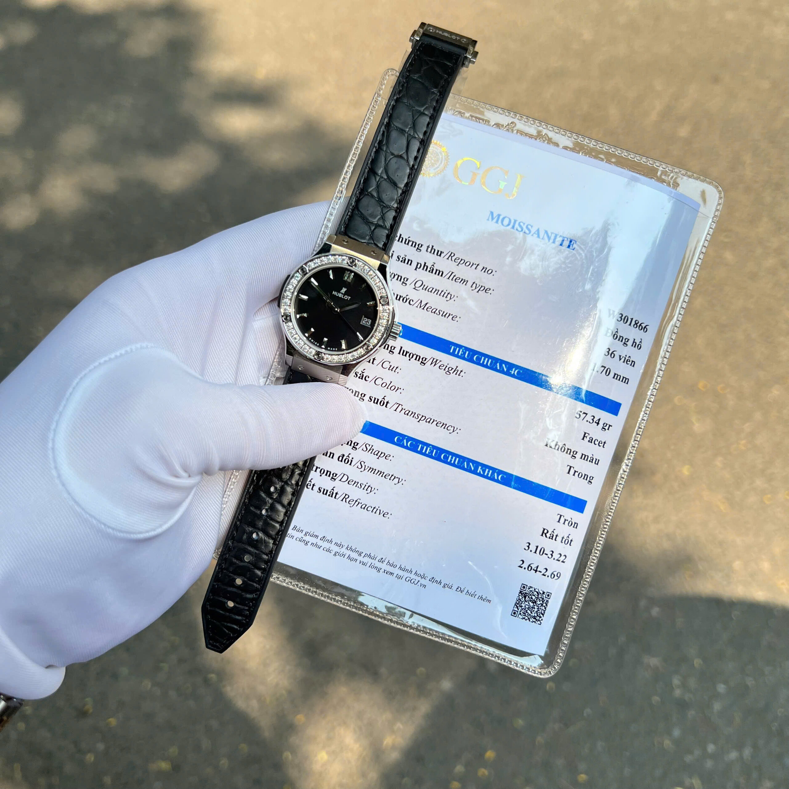 Đồng Hồ Nữ Hublot Chế Tác Độ Kim Cương Moissanite Classic Fusion Titanium Mặt Đen 33mm (3) Đồng Hồ Nữ Hublot Chế Tác Độ Kim Cương Moissanite Classic Fusion Titanium Mặt Đen 33mm (3)