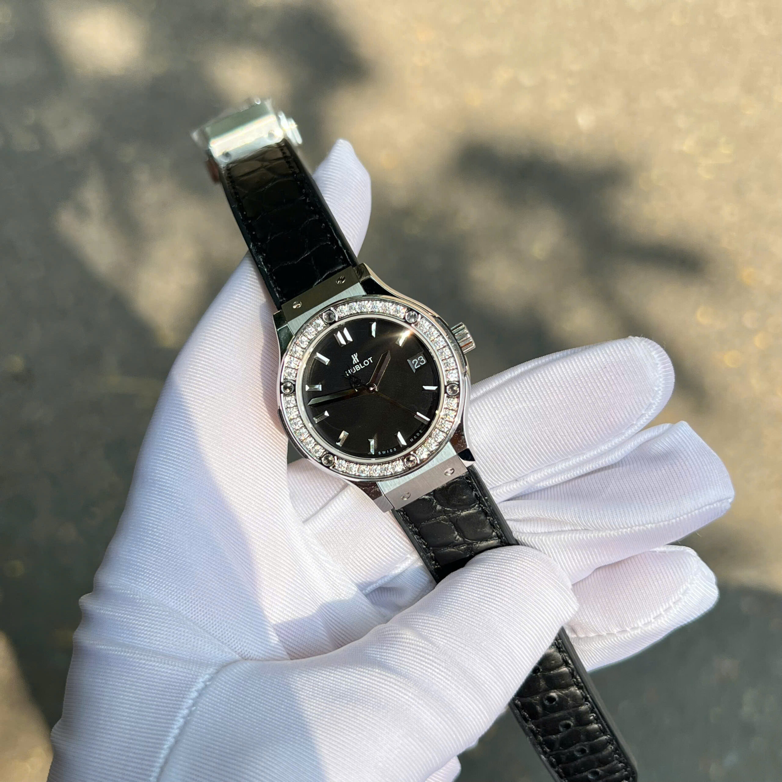 Đồng Hồ Nữ Hublot Chế Tác Độ Kim Cương Moissanite Classic Fusion Titanium Mặt Đen 33mm (4)