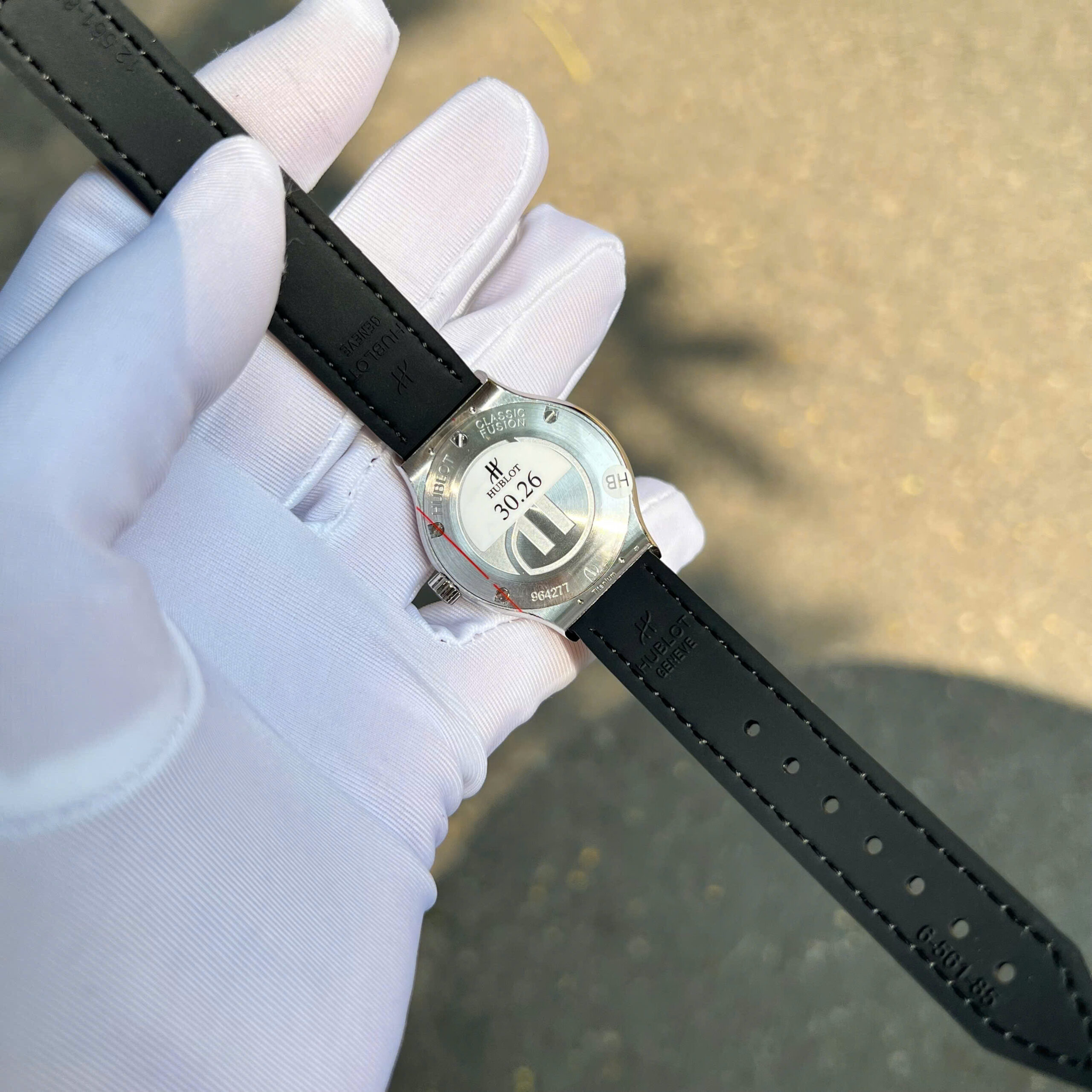 Đồng Hồ Nữ Hublot Chế Tác Độ Kim Cương Moissanite Classic Fusion Titanium Mặt Đen 33mm (5)